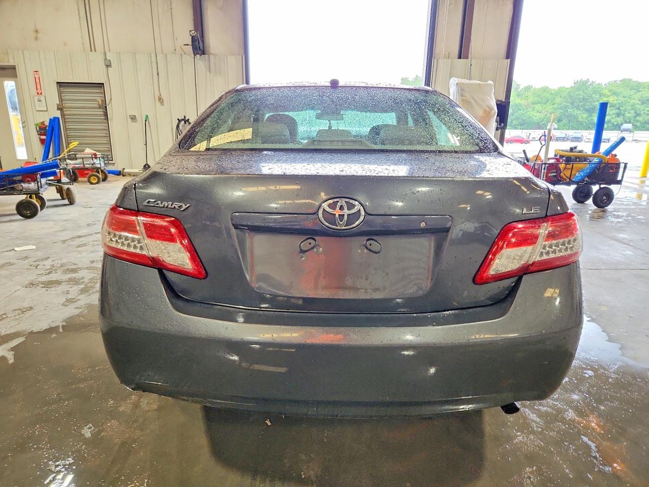 2010 Toyota Camry Le Gray vin: 4T4BF3EK2AR065558