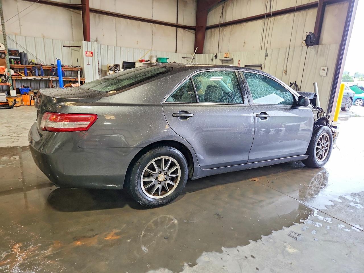 2010 Toyota Camry Le Gray vin: 4T4BF3EK2AR065558