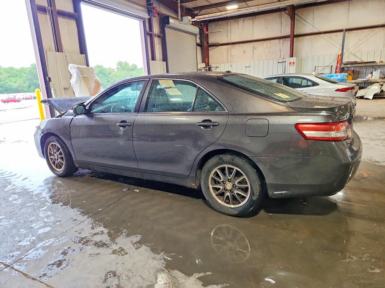 2010 Toyota Camry Le Gray vin: 4T4BF3EK2AR065558