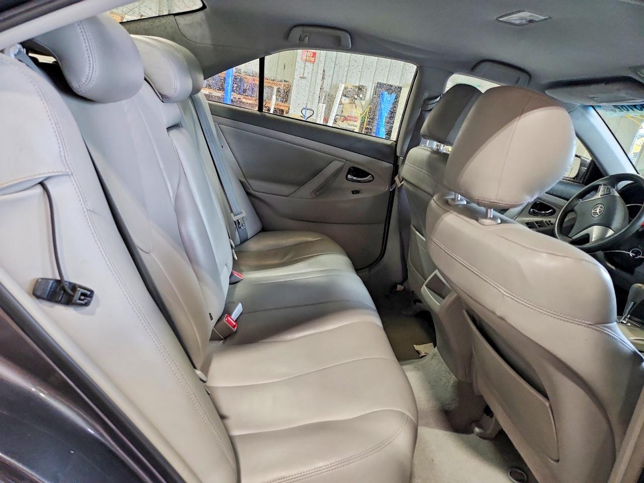 2010 Toyota Camry Le Gray vin: 4T4BF3EK2AR065558