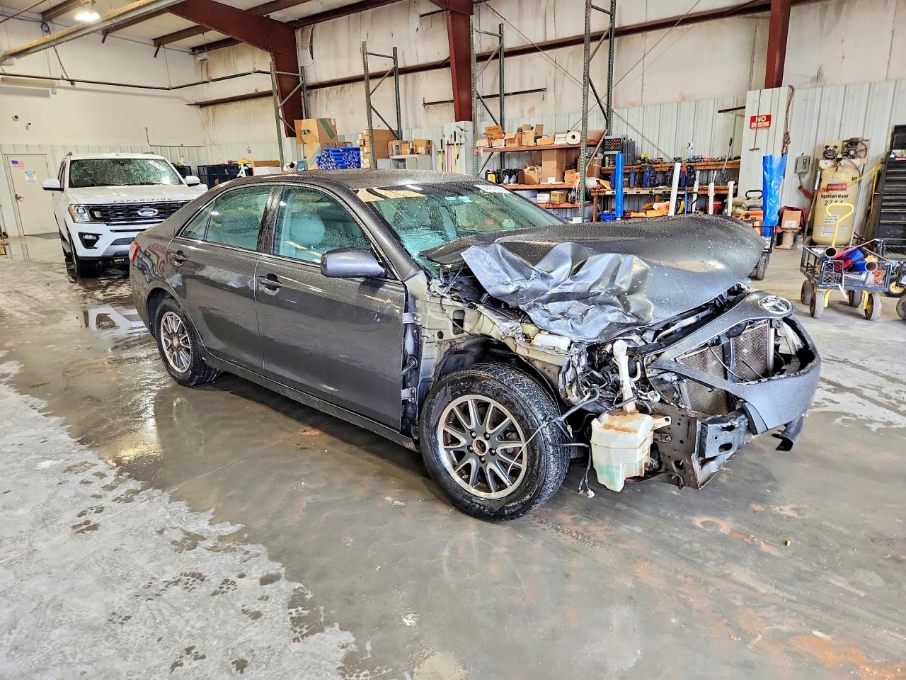2010 Toyota Camry Le Gray vin: 4T4BF3EK2AR065558