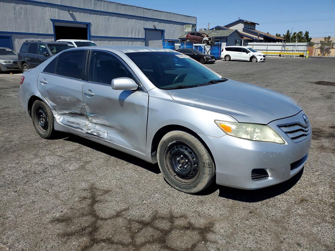 2010 Toyota Camry Le Silver vin: 4T4BF3EK2AR066841