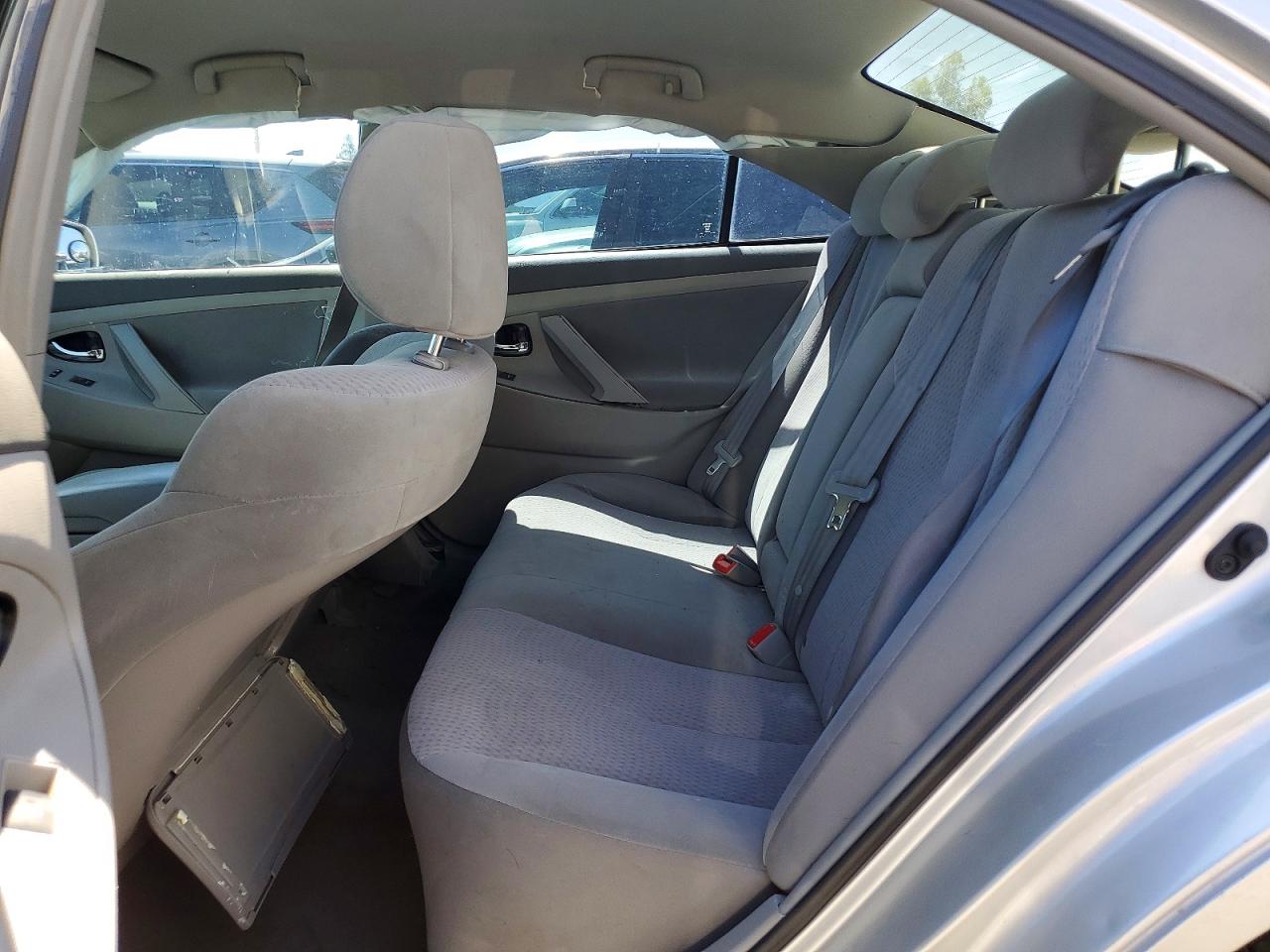 2010 Toyota Camry Le Silver vin: 4T4BF3EK2AR066841