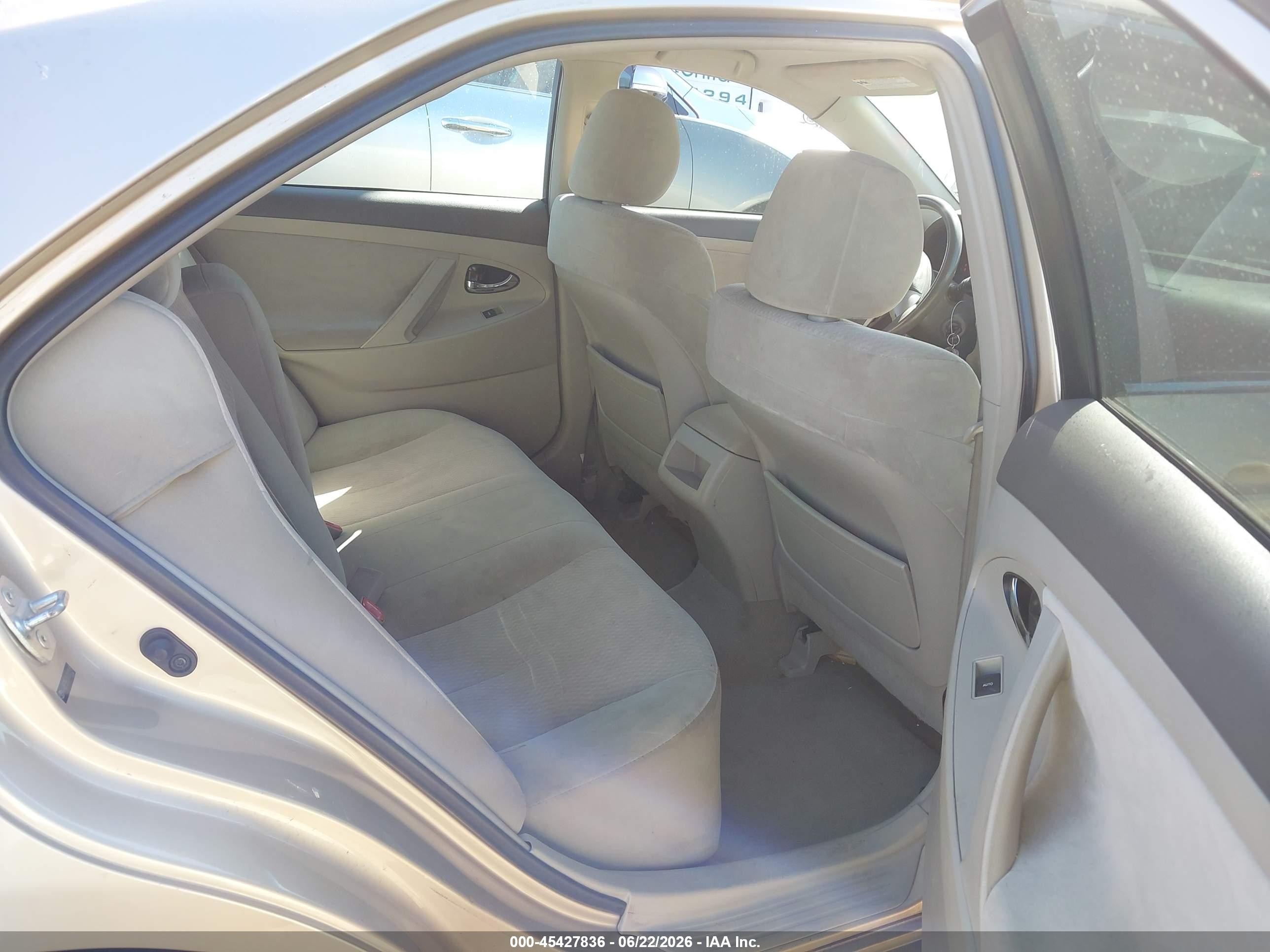 2010 Toyota Camry Le Золотой vin: 4T4BF3EK2AR069948