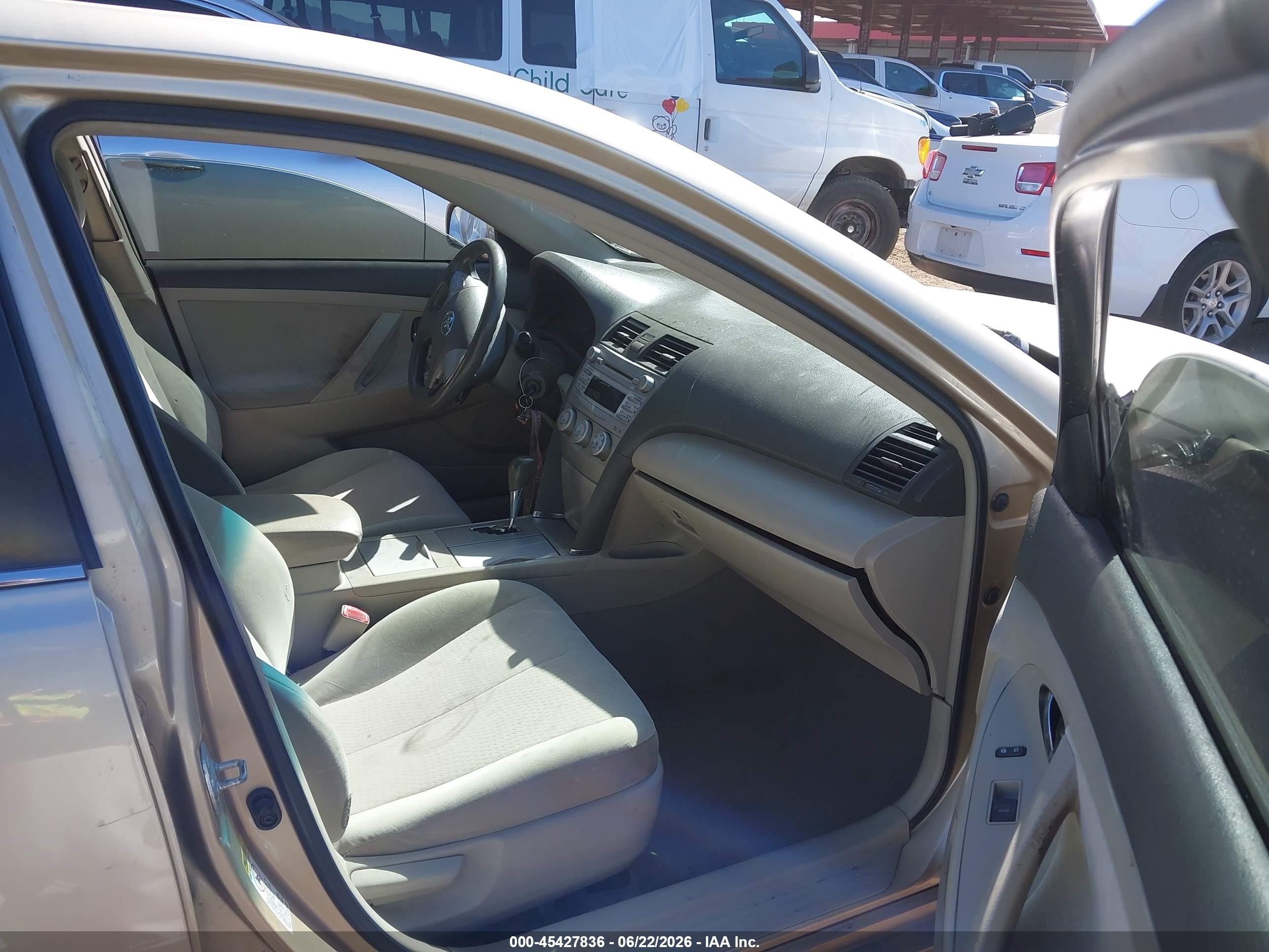 2010 Toyota Camry Le Золотой vin: 4T4BF3EK2AR069948
