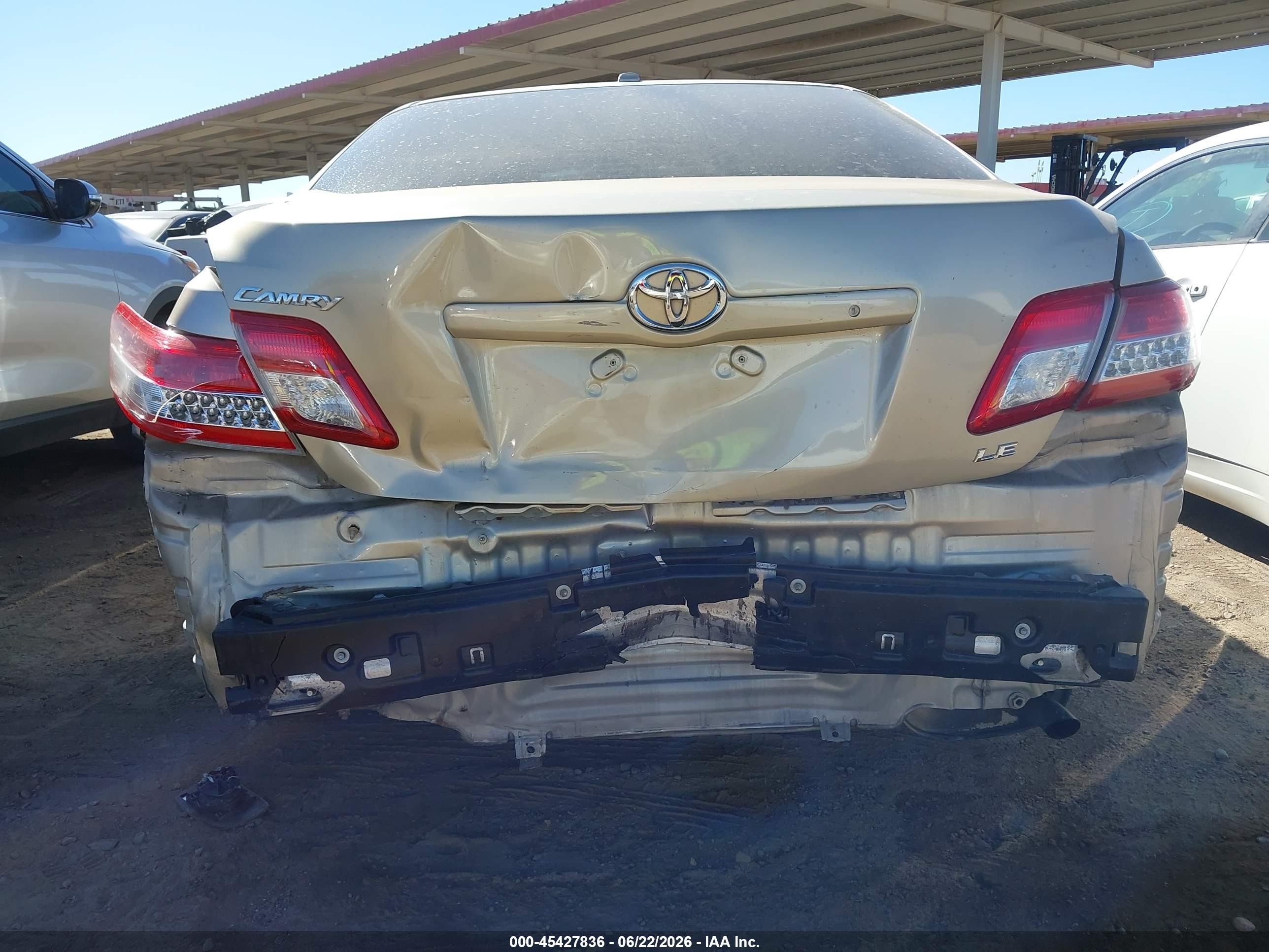 2010 Toyota Camry Le Золотой vin: 4T4BF3EK2AR069948