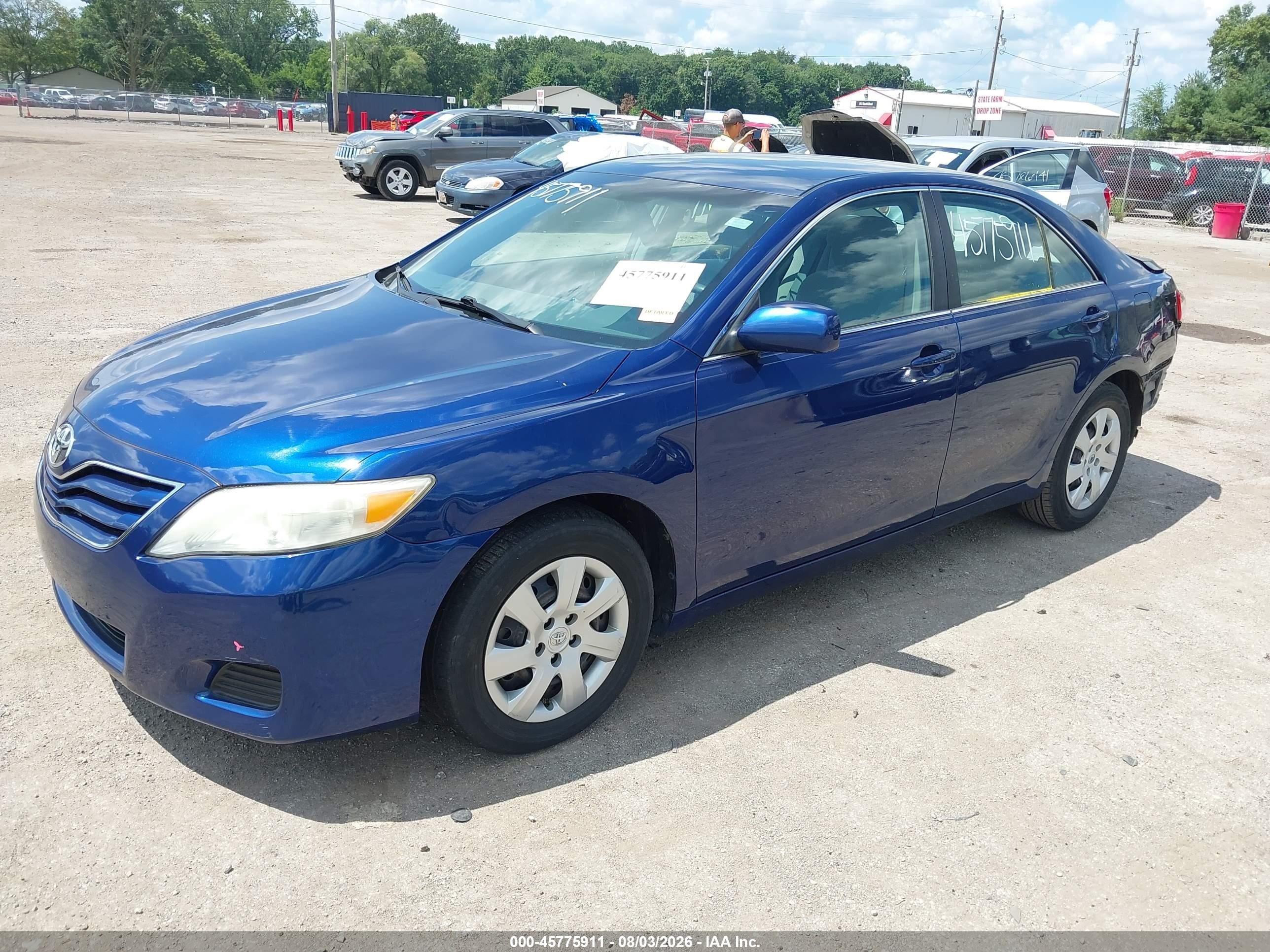2010 Toyota Camry Le Blue vin: 4T4BF3EK2AR072896