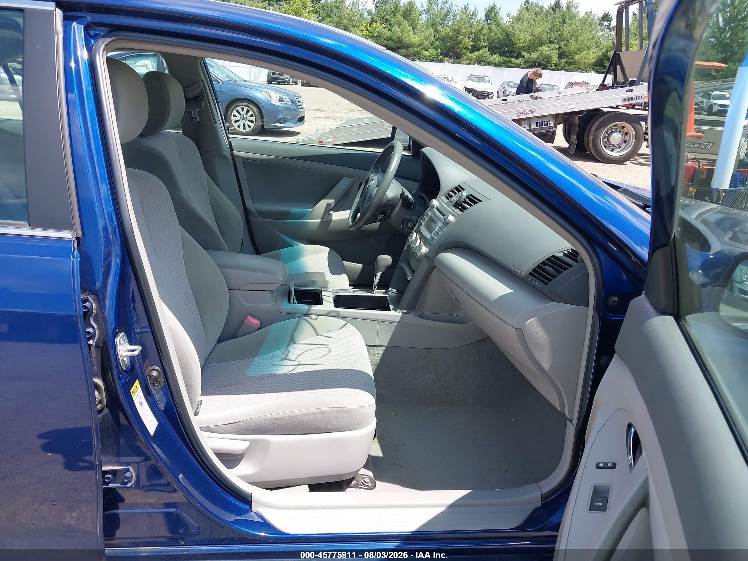 2010 Toyota Camry Le Blue vin: 4T4BF3EK2AR072896