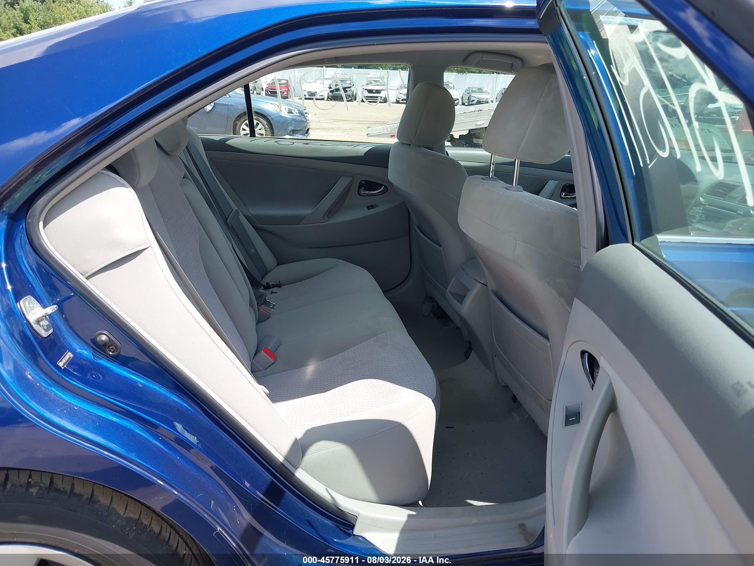 2010 Toyota Camry Le Blue vin: 4T4BF3EK2AR072896