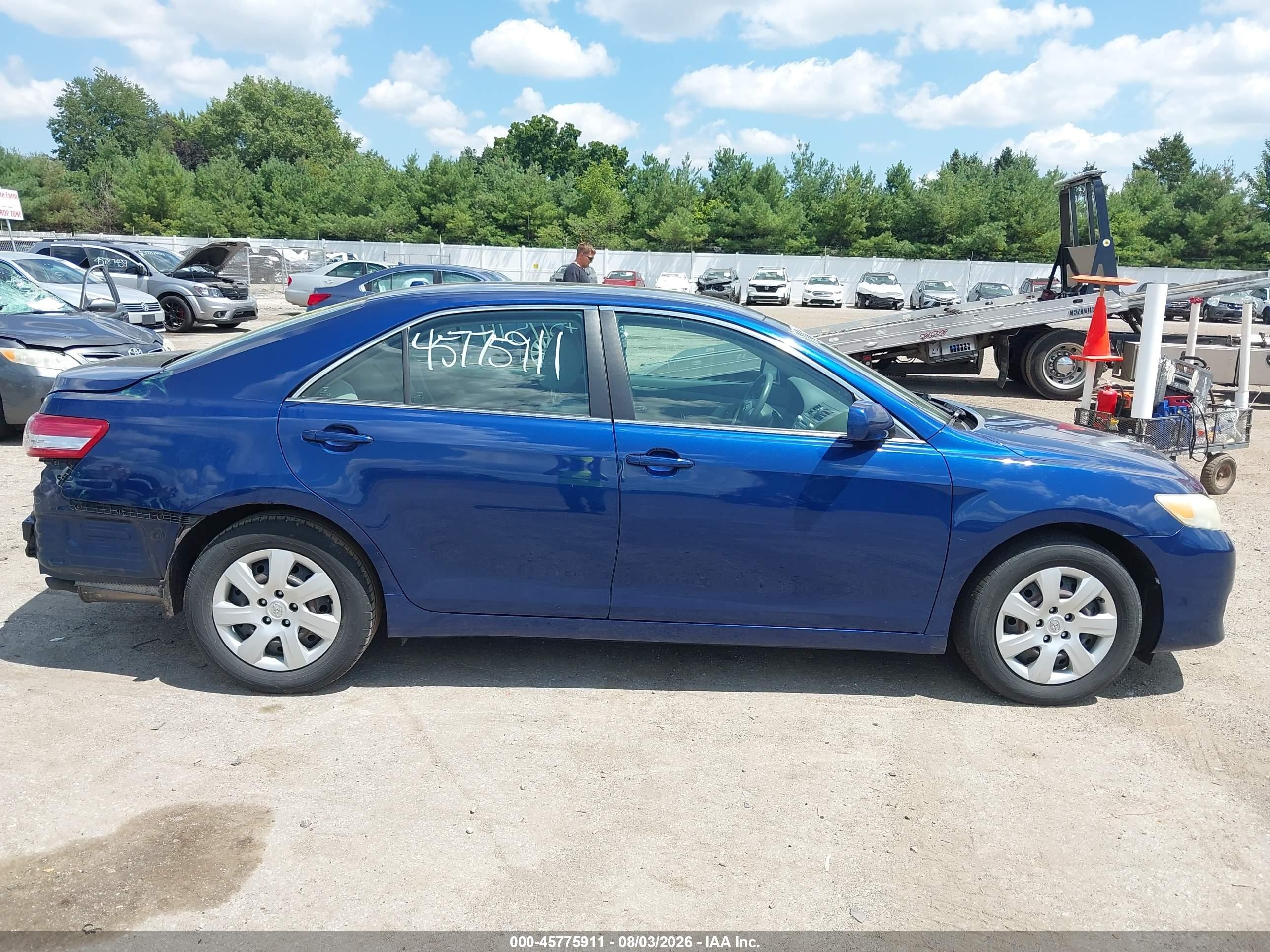2010 Toyota Camry Le Blue vin: 4T4BF3EK2AR072896