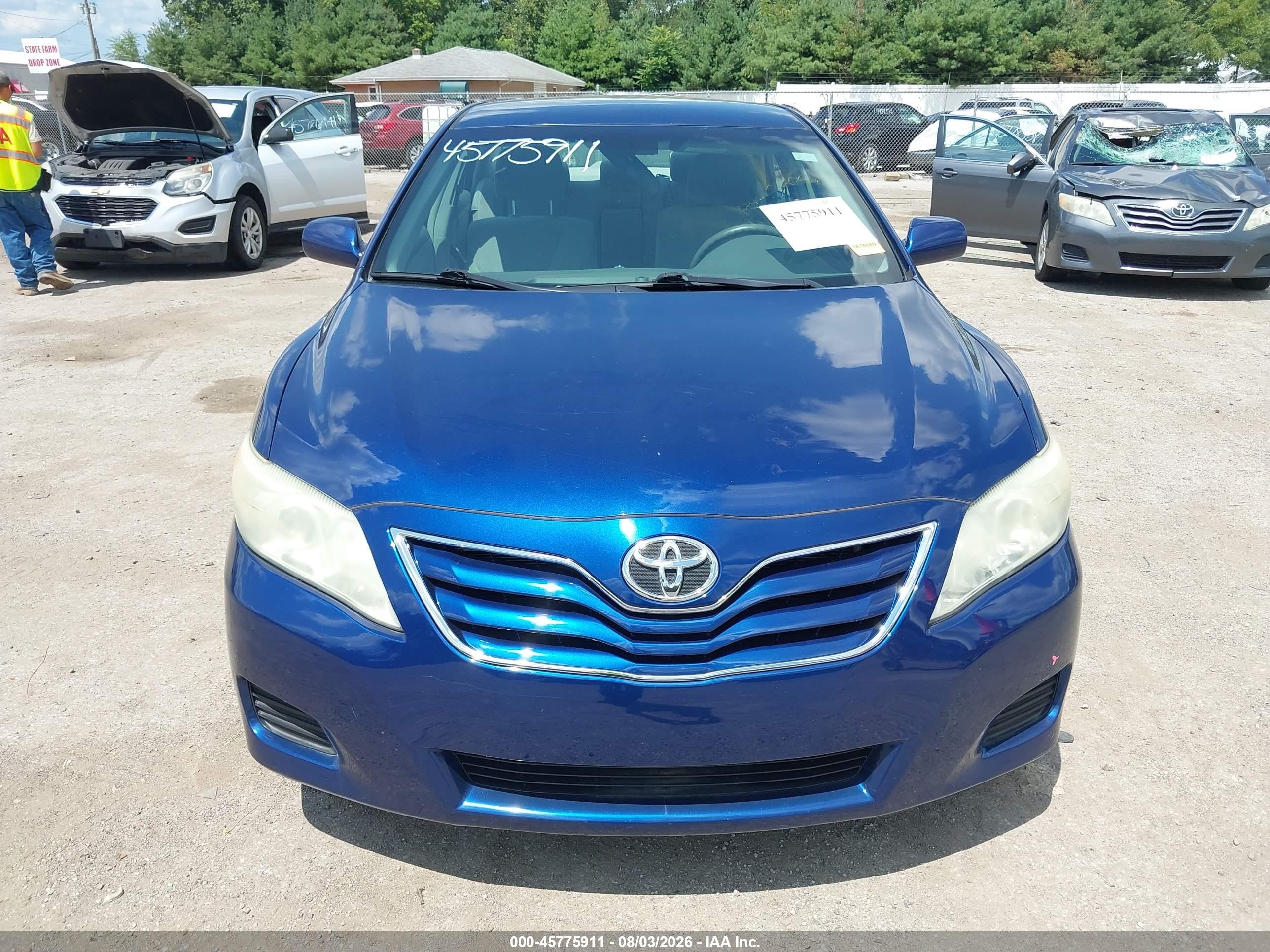 2010 Toyota Camry Le Blue vin: 4T4BF3EK2AR072896