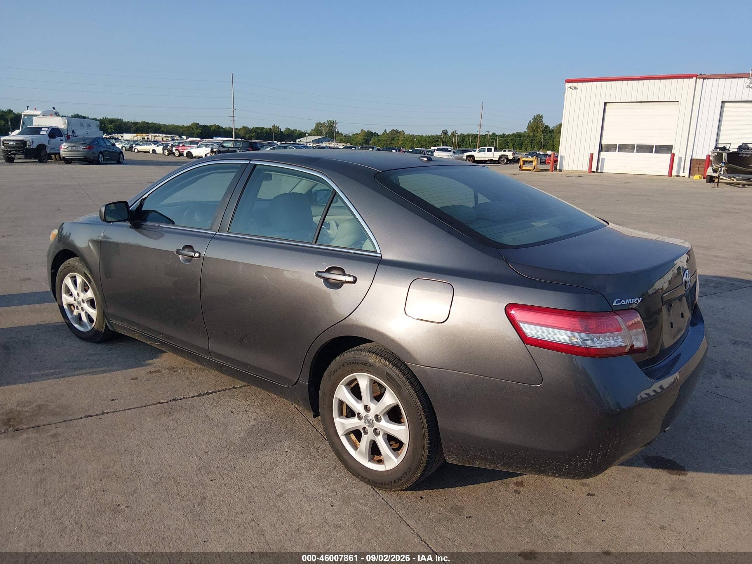 2010 Toyota Camry Le Beige vin: 4T4BF3EK2AR073644