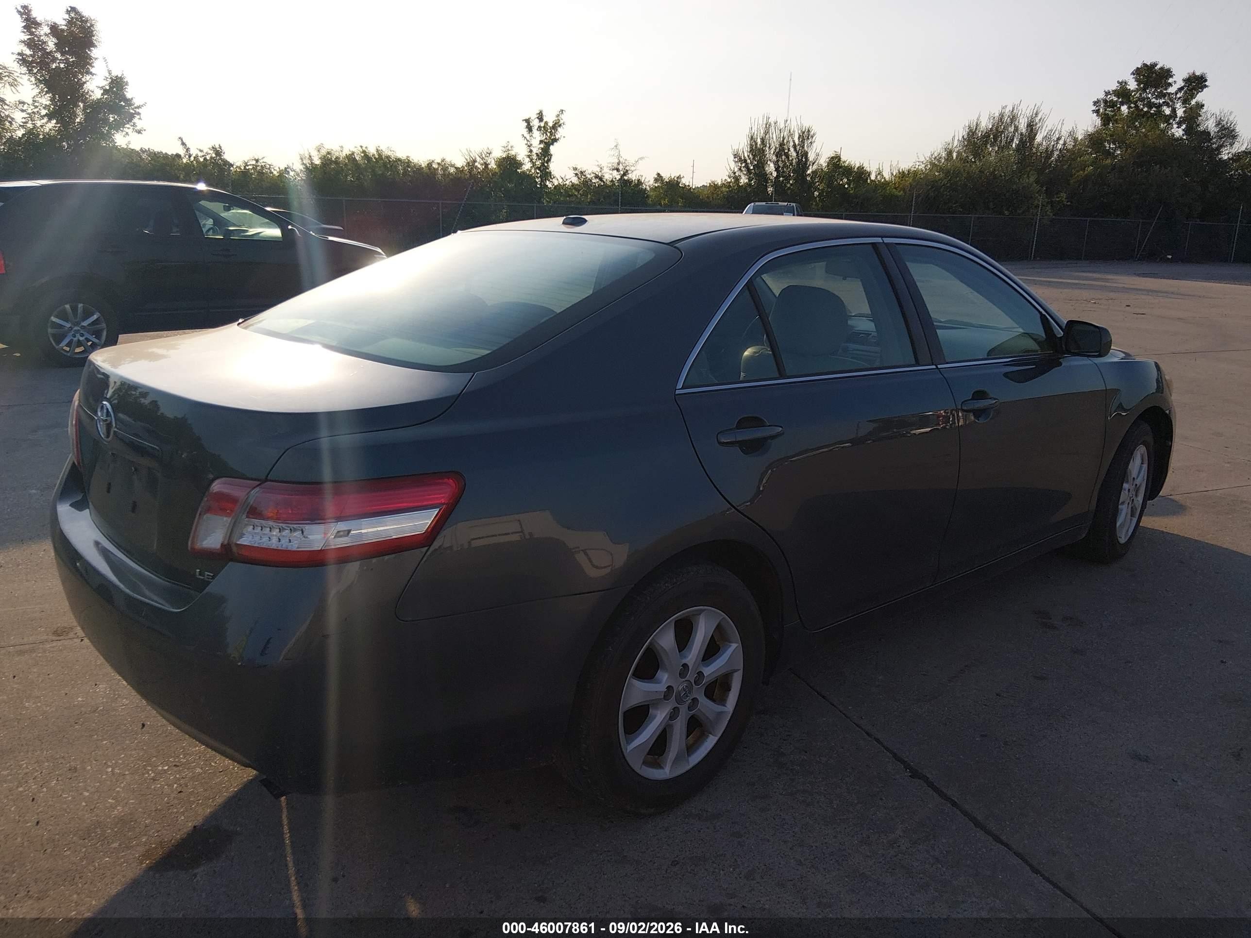 2010 Toyota Camry Le Beige vin: 4T4BF3EK2AR073644