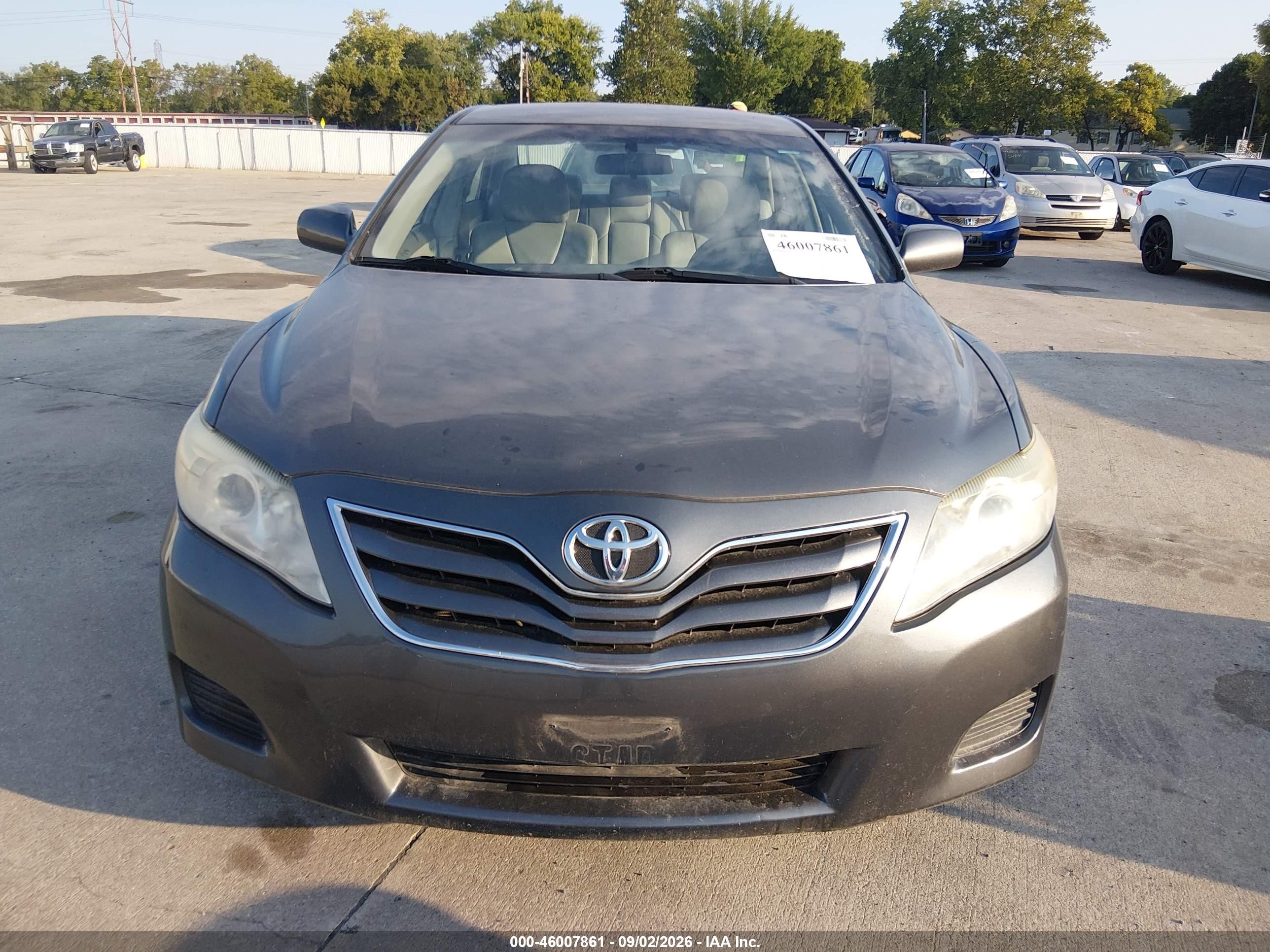 2010 Toyota Camry Le Beige vin: 4T4BF3EK2AR073644