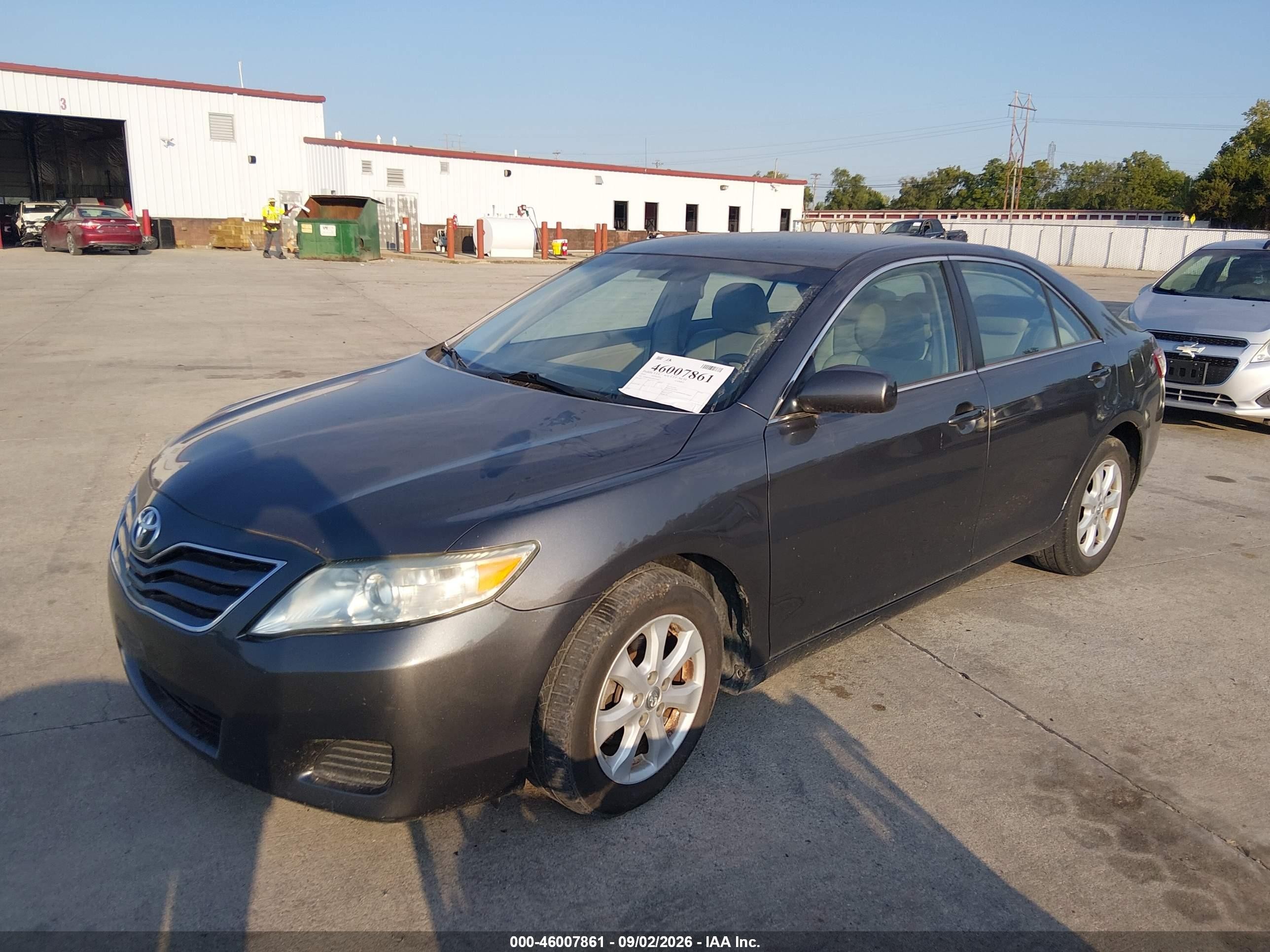 2010 Toyota Camry Le Beige vin: 4T4BF3EK2AR073644