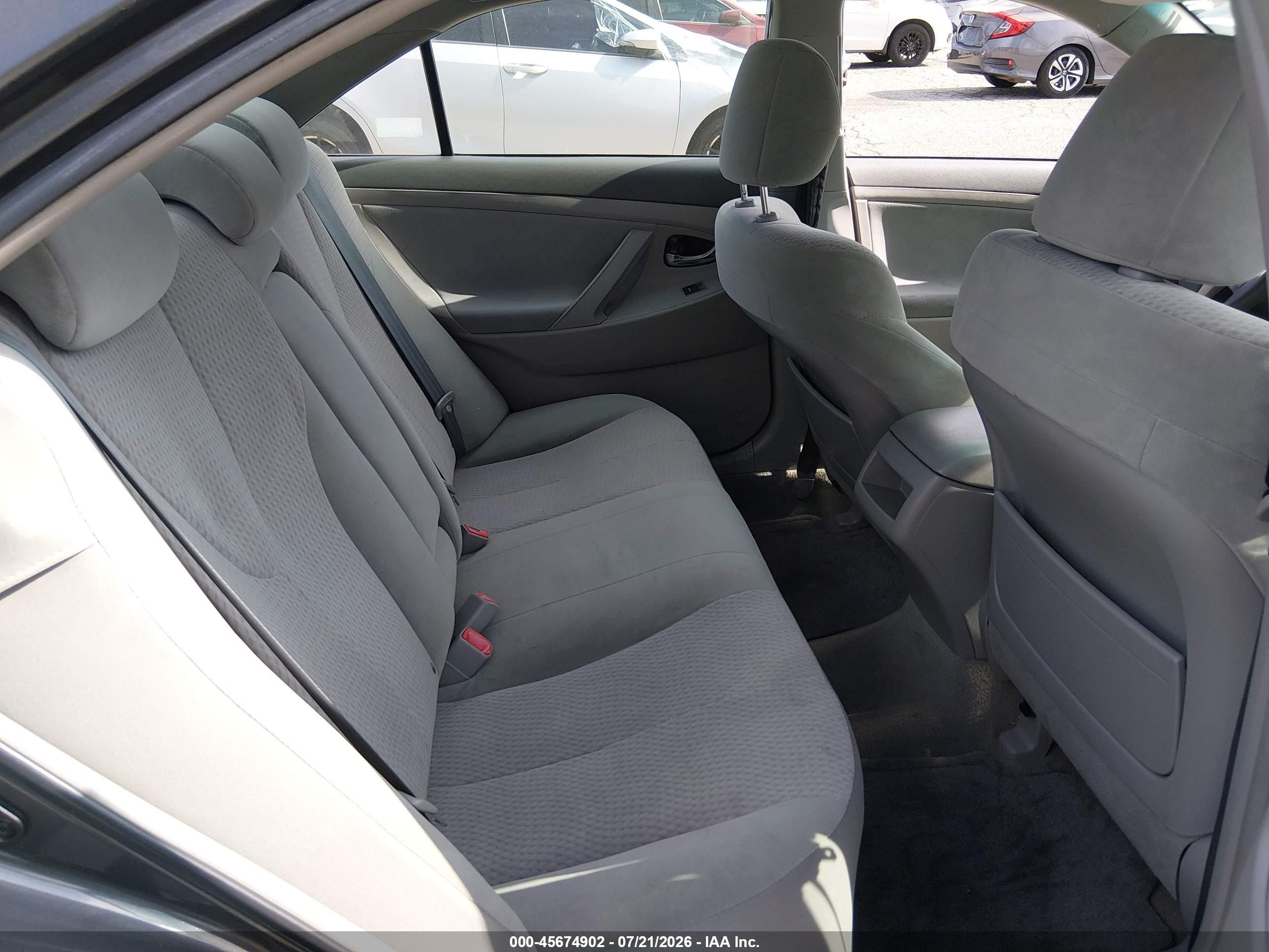 2010 Toyota Camry Le Gray vin: 4T4BF3EK2AR081095