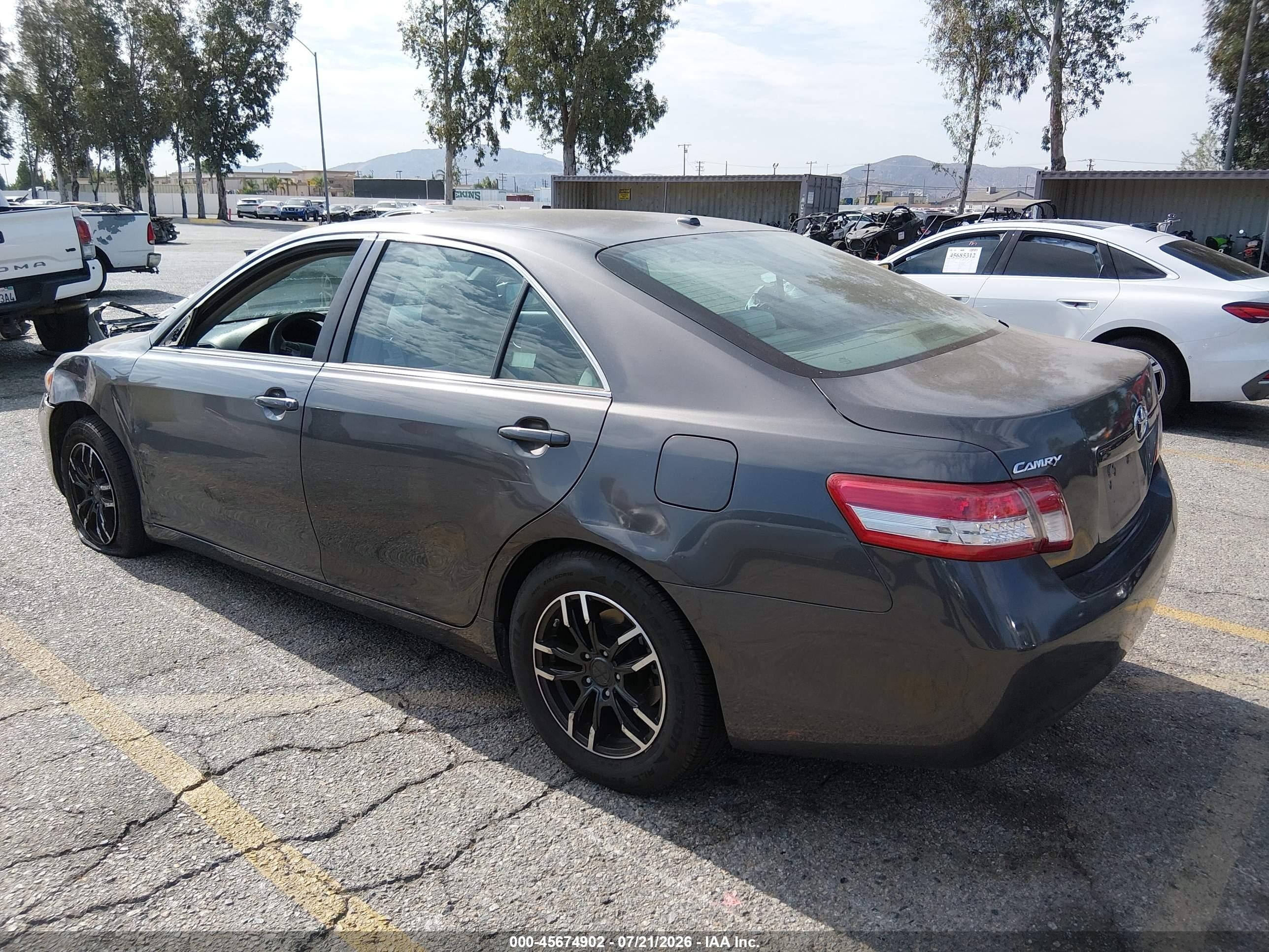 2010 Toyota Camry Le Gray vin: 4T4BF3EK2AR081095