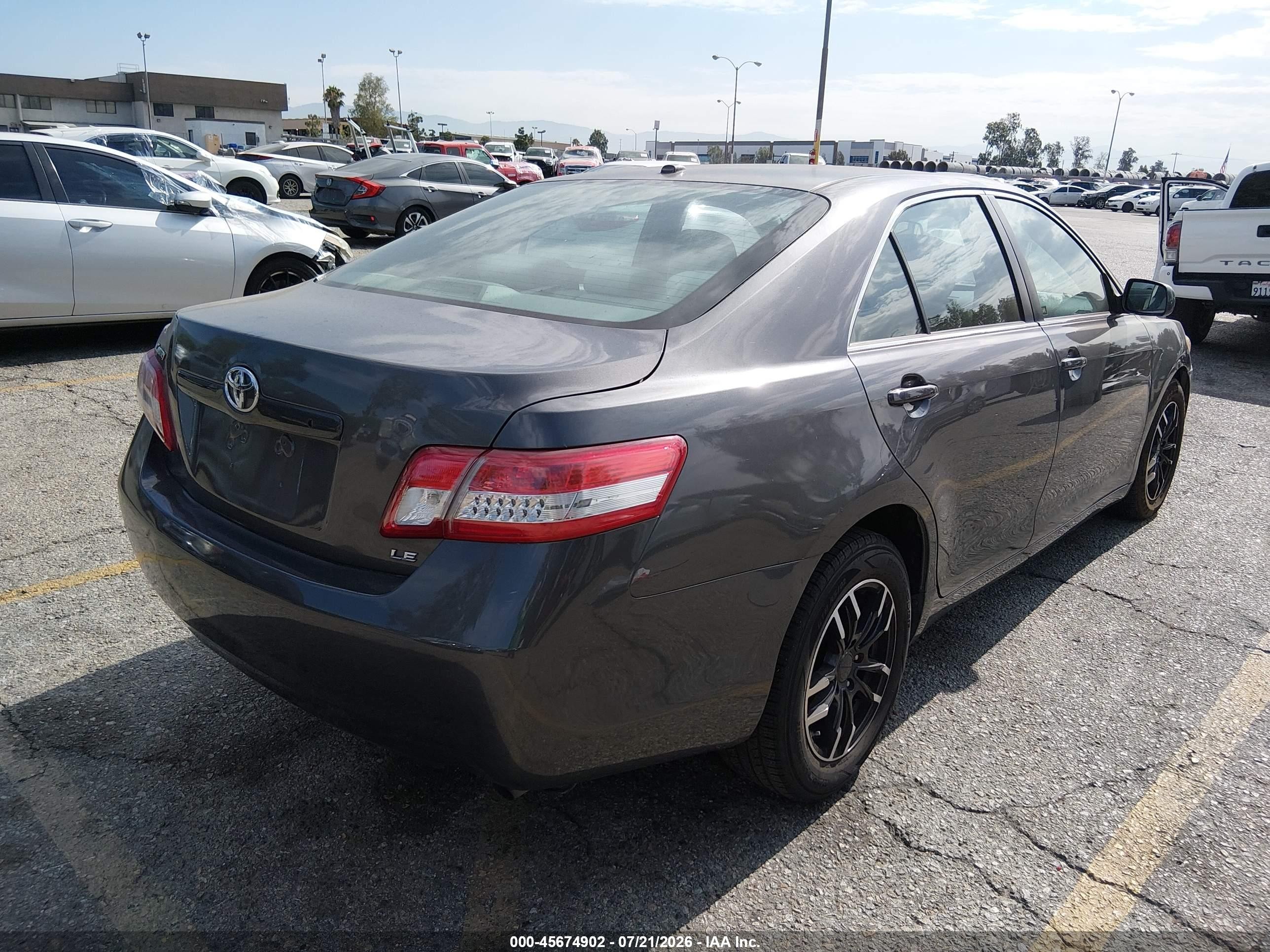 2010 Toyota Camry Le Gray vin: 4T4BF3EK2AR081095