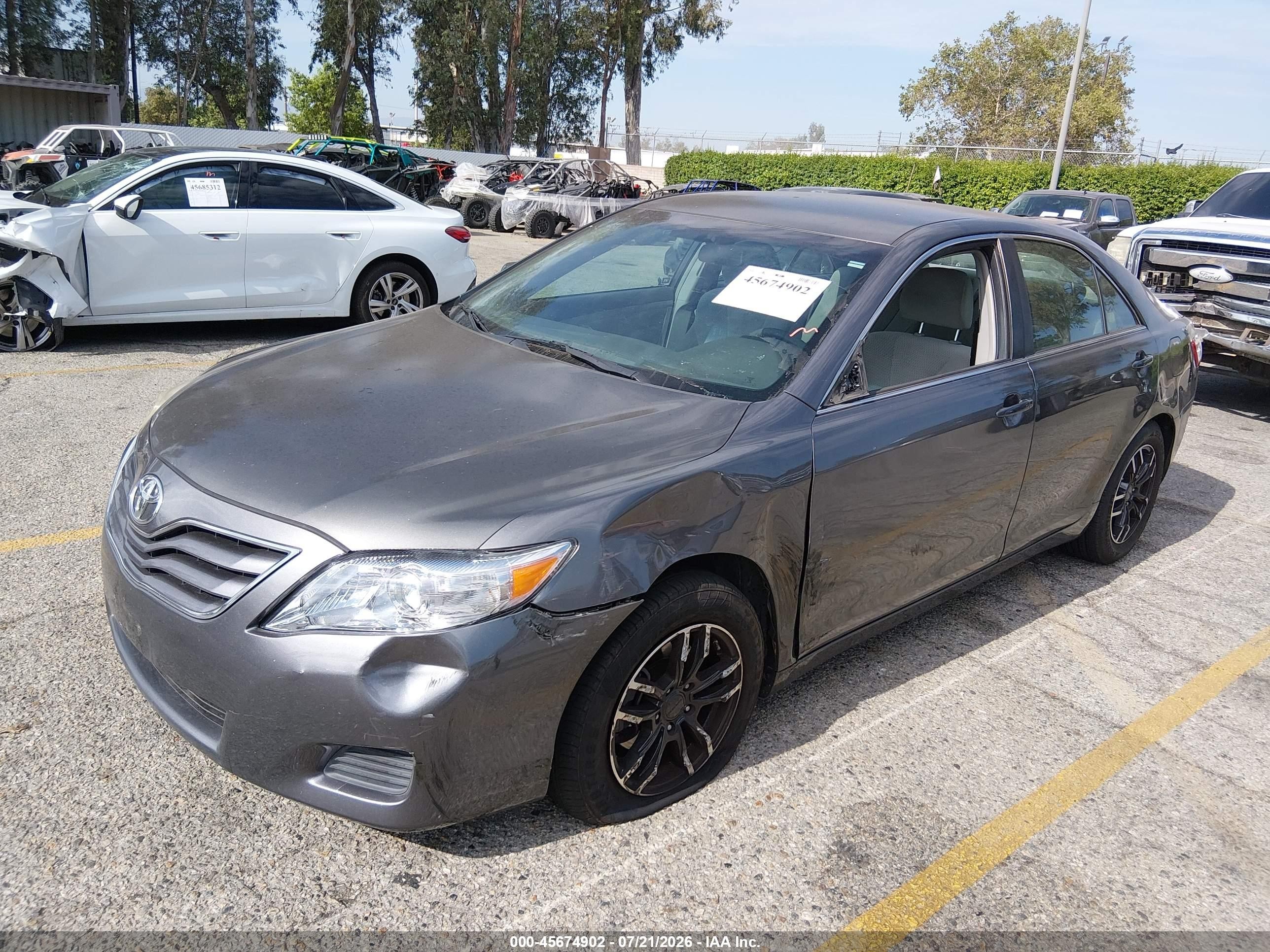 2010 Toyota Camry Le Gray vin: 4T4BF3EK2AR081095