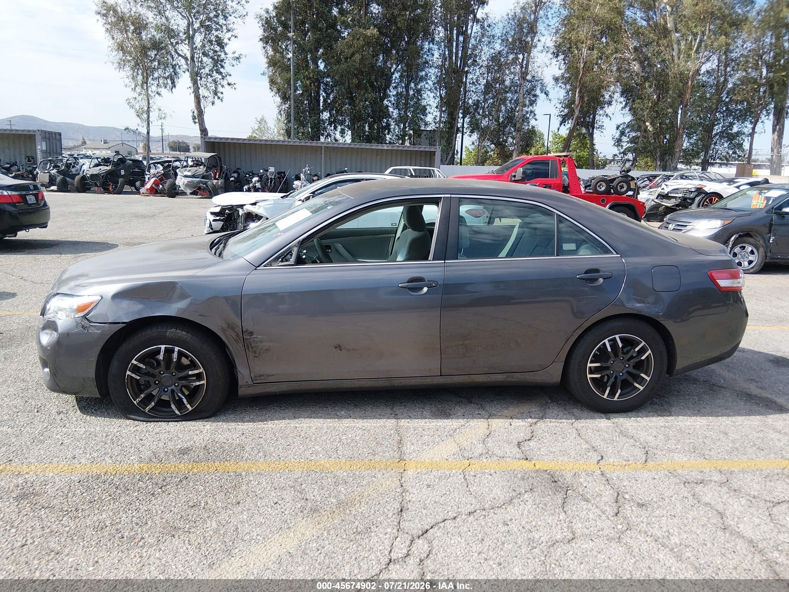 2010 Toyota Camry Le Gray vin: 4T4BF3EK2AR081095