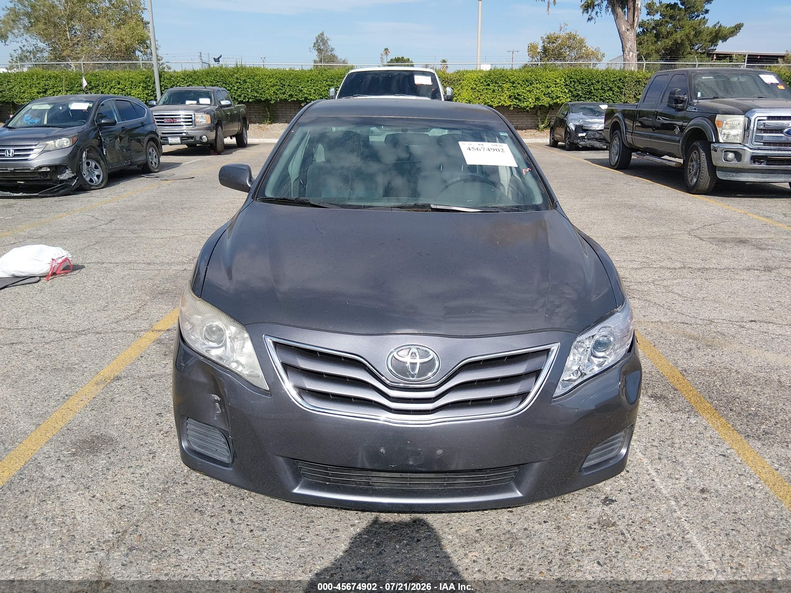2010 Toyota Camry Le Gray vin: 4T4BF3EK2AR081095