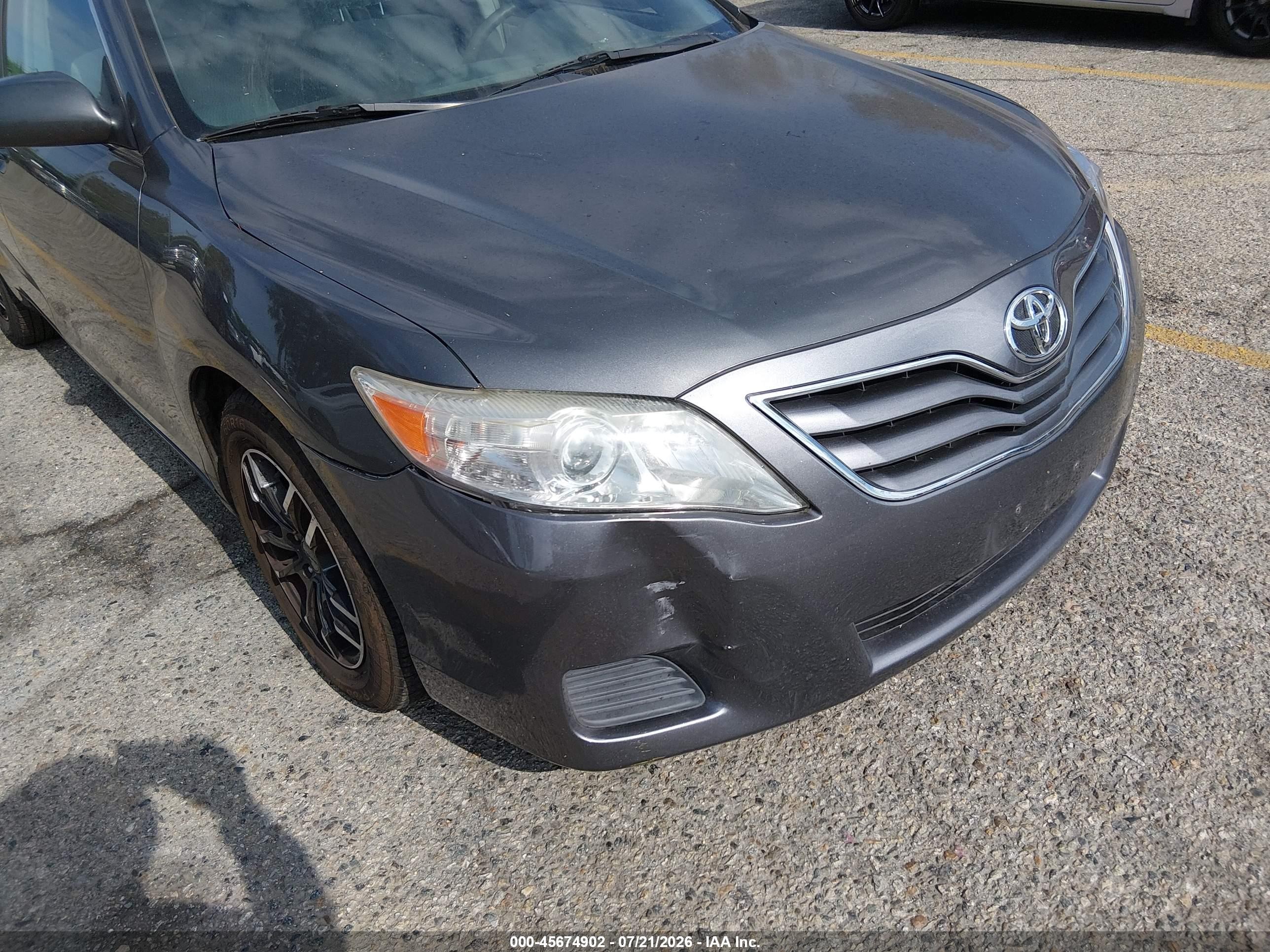 2010 Toyota Camry Le Gray vin: 4T4BF3EK2AR081095