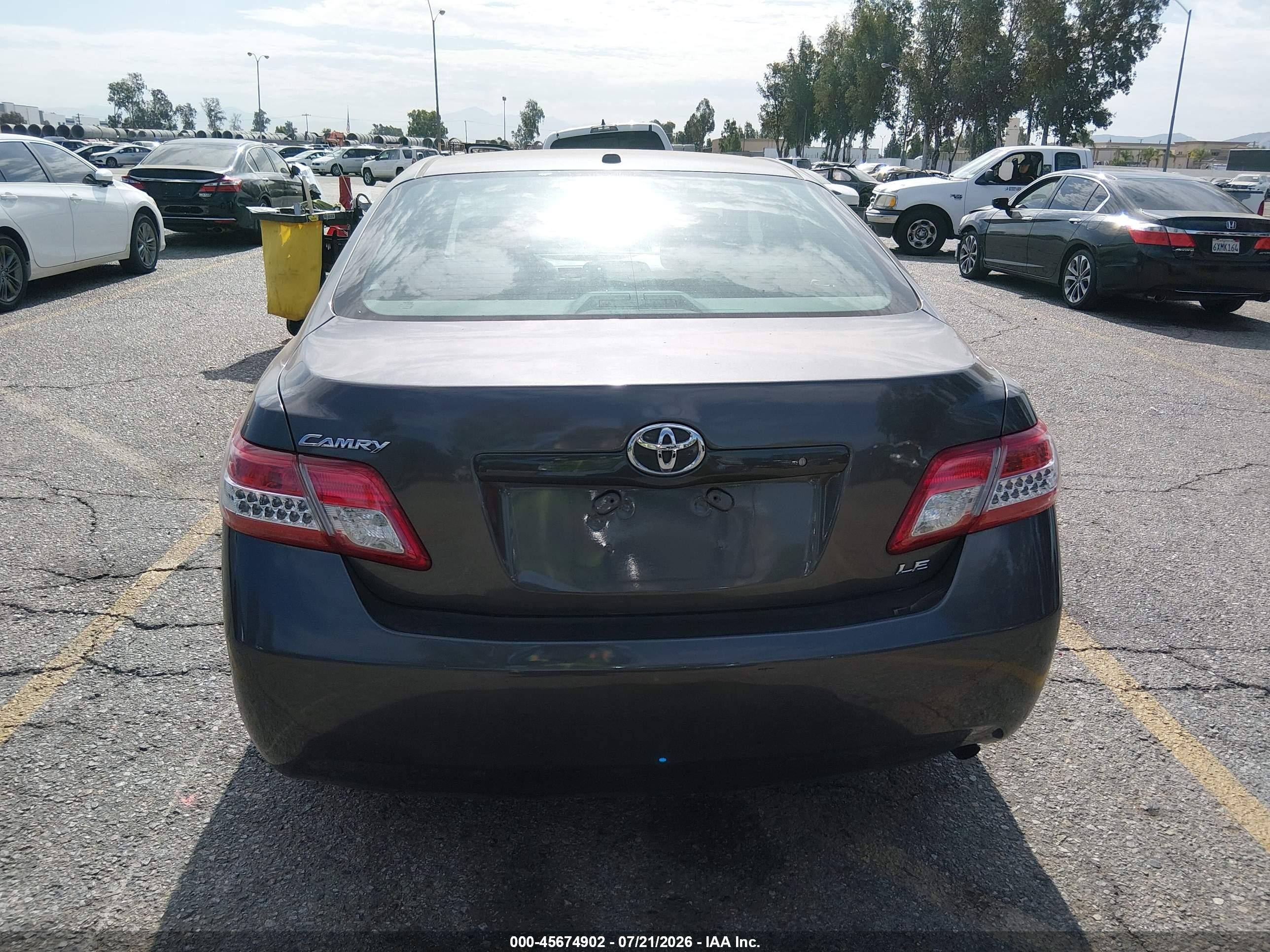 2010 Toyota Camry Le Gray vin: 4T4BF3EK2AR081095