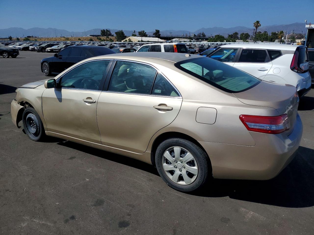 2011 Toyota Camry Le Gold vin: 4T4BF3EK2BR094544
