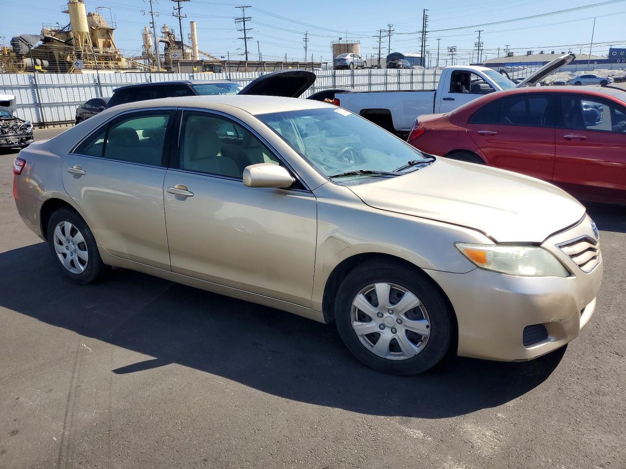 2011 Toyota Camry Le Gold vin: 4T4BF3EK2BR094544