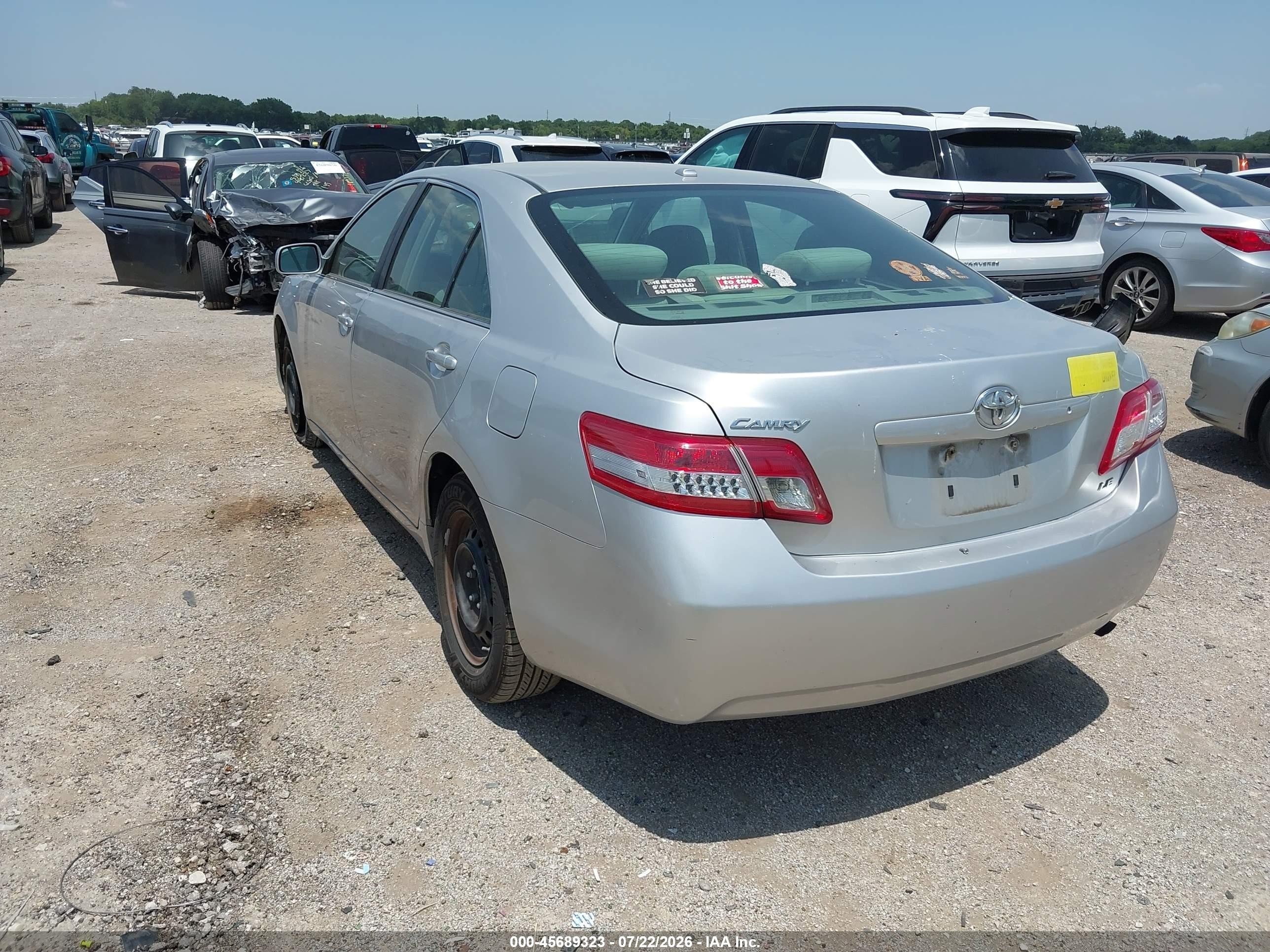 2011 Toyota Camry Le Серебряный vin: 4T4BF3EK2BR099520