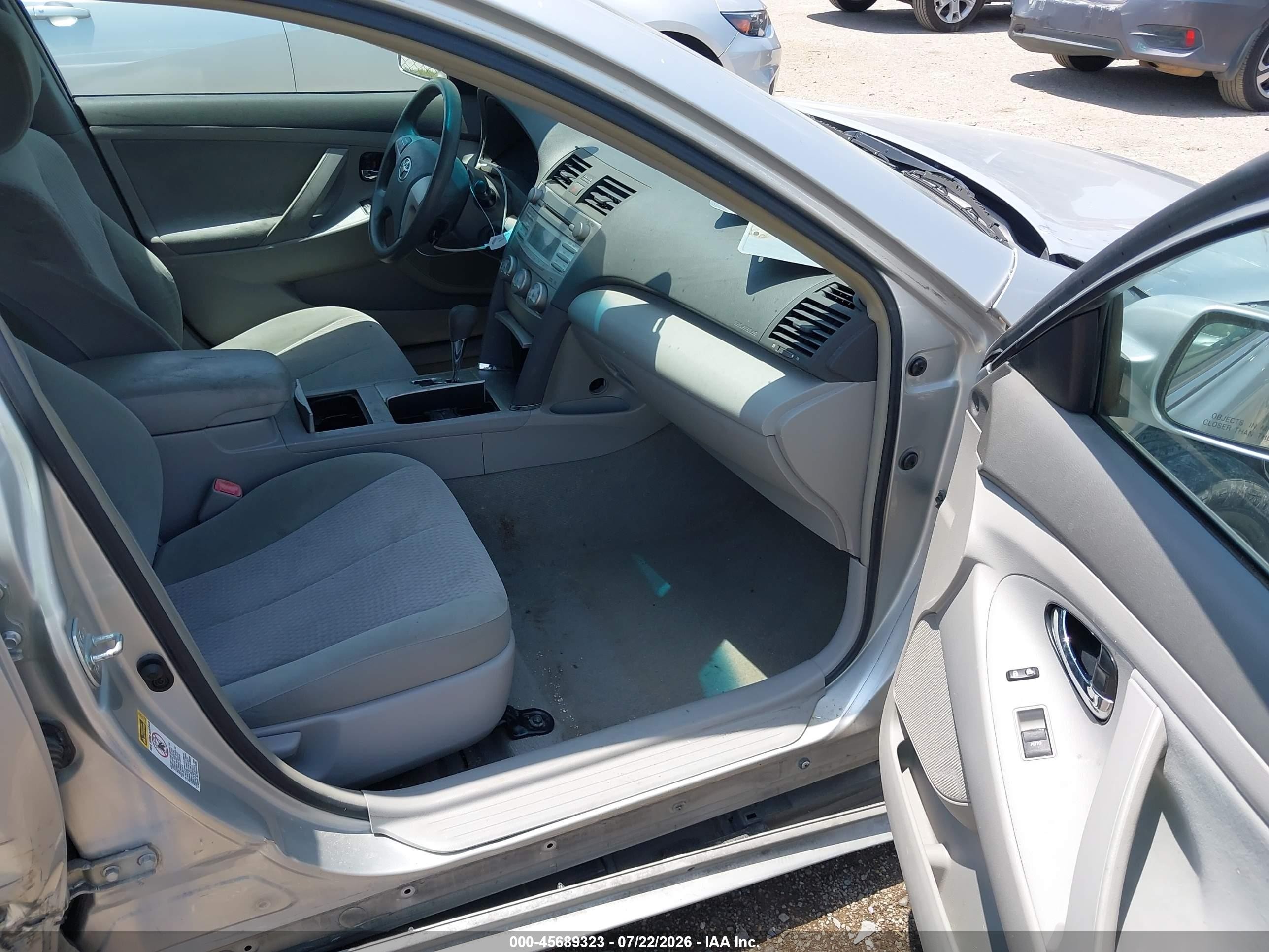 2011 Toyota Camry Le Серебряный vin: 4T4BF3EK2BR099520