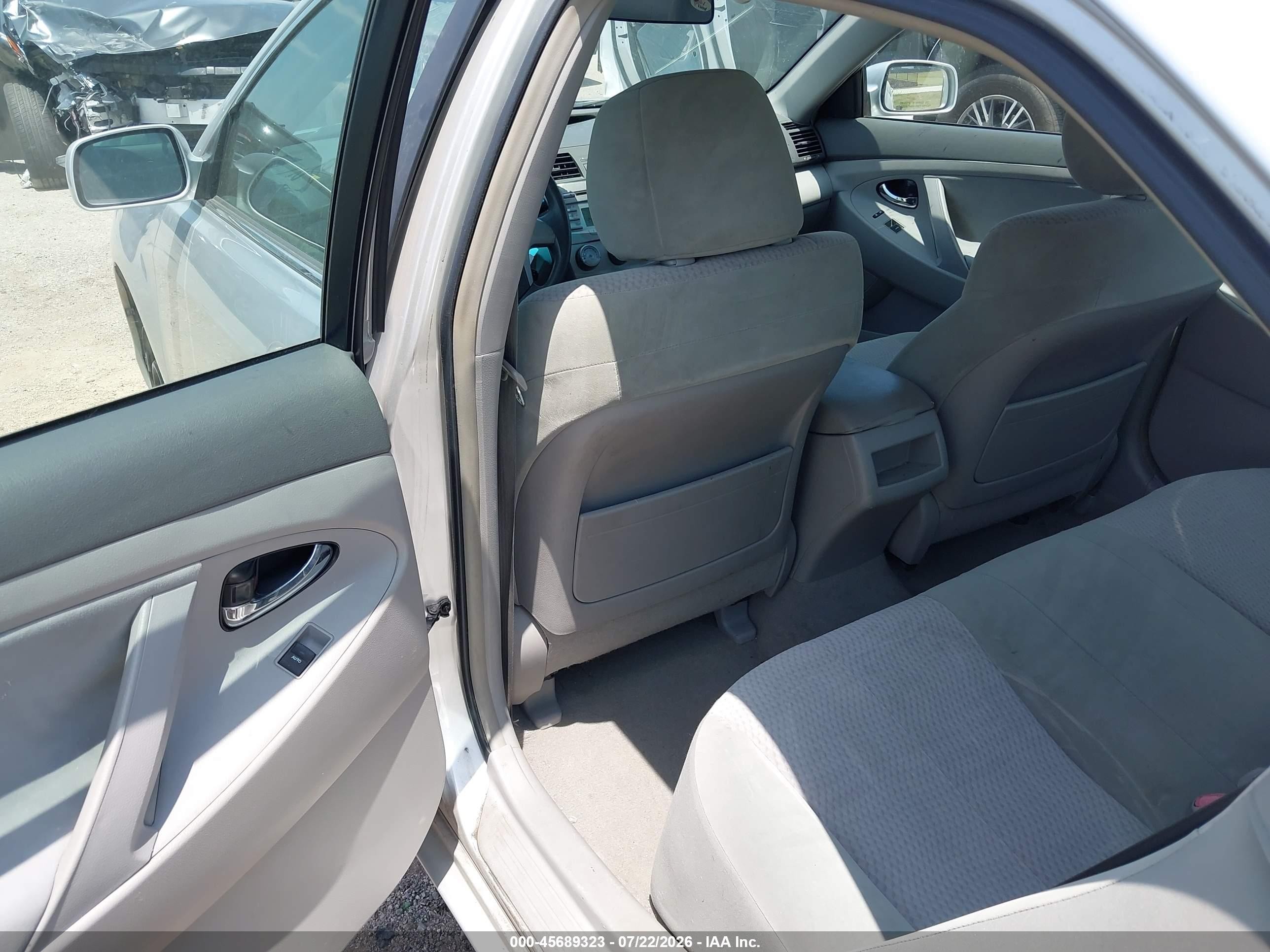 2011 Toyota Camry Le Серебряный vin: 4T4BF3EK2BR099520