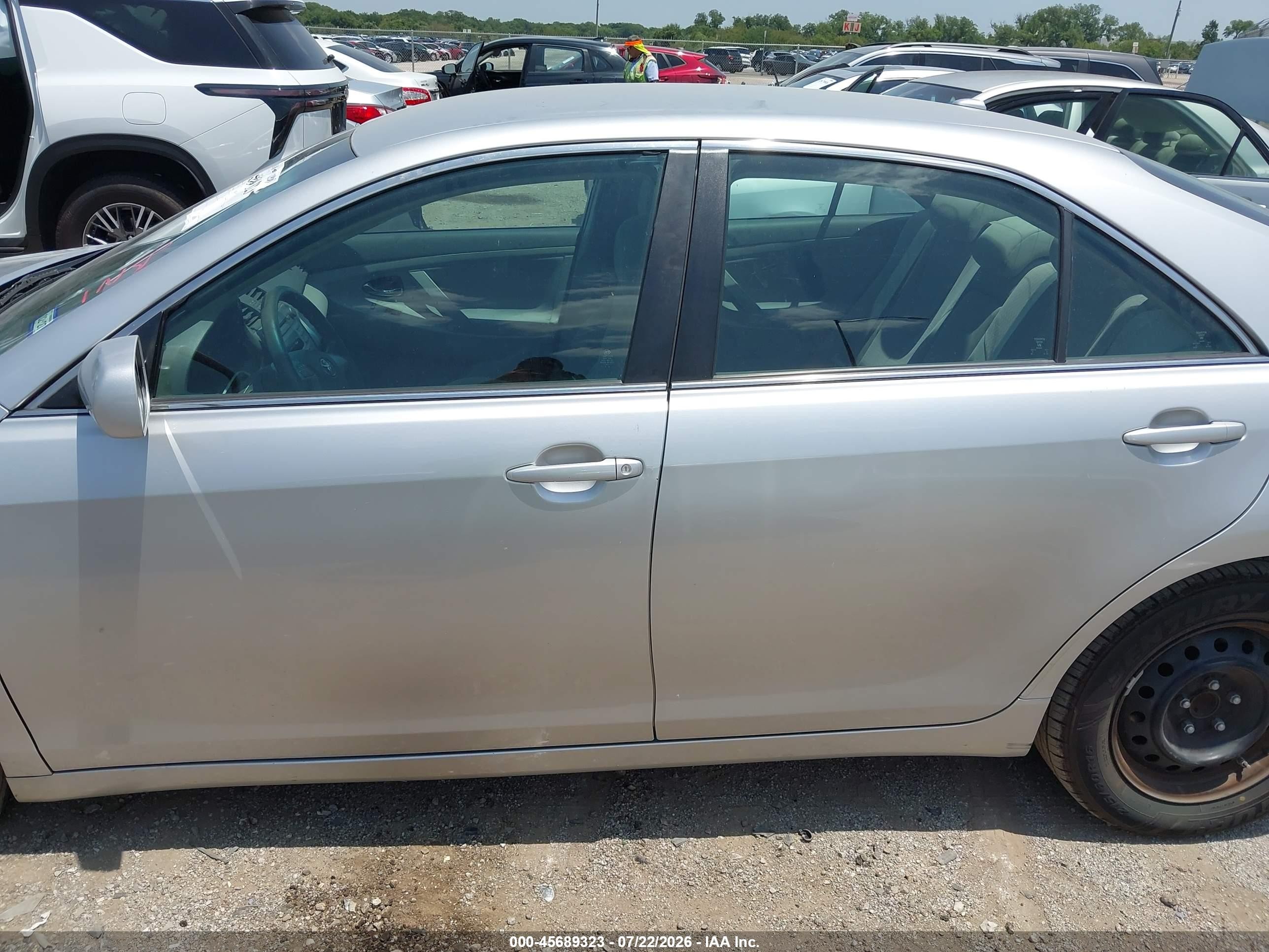 2011 Toyota Camry Le Серебряный vin: 4T4BF3EK2BR099520