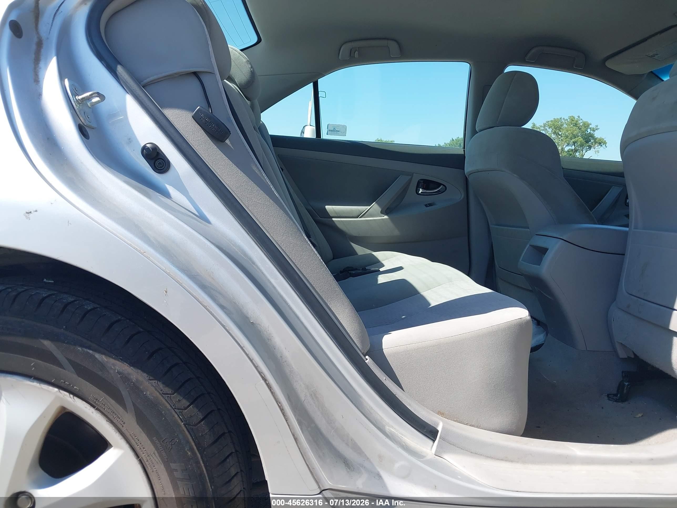 2011 Toyota Camry Le Silver vin: 4T4BF3EK2BR100553