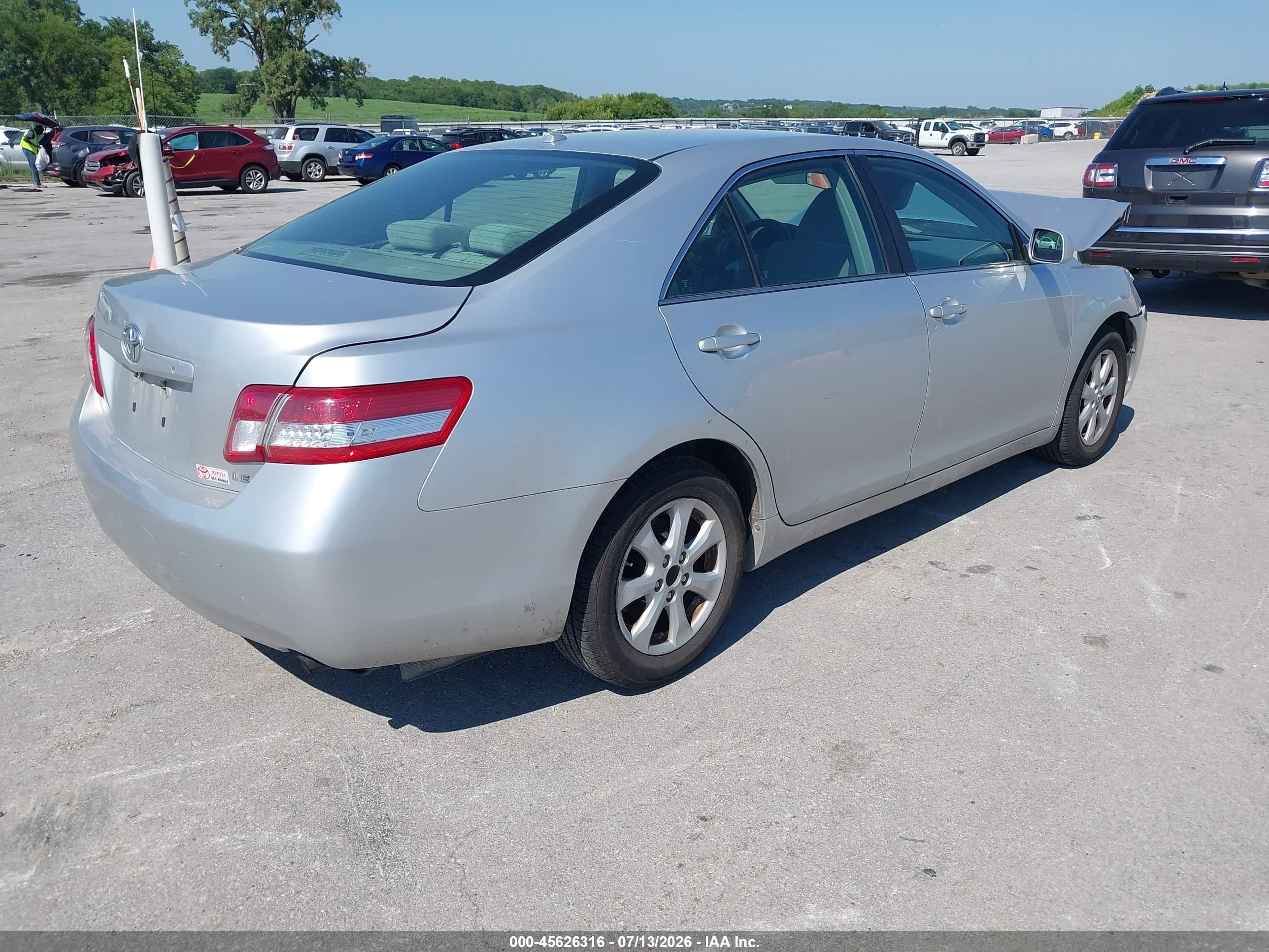 2011 Toyota Camry Le Silver vin: 4T4BF3EK2BR100553