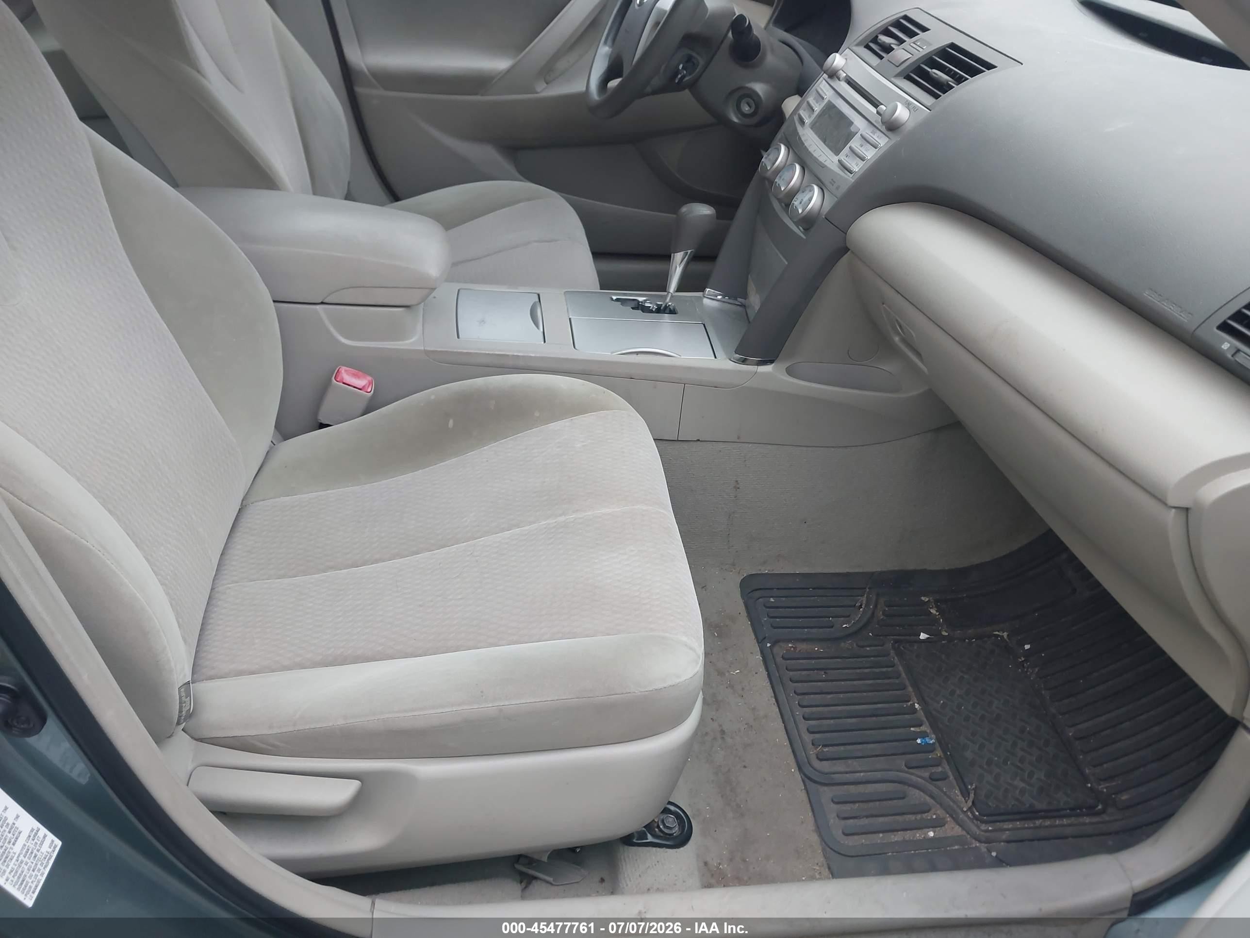 2011 Toyota Camry Le Green vin: 4T4BF3EK2BR105087