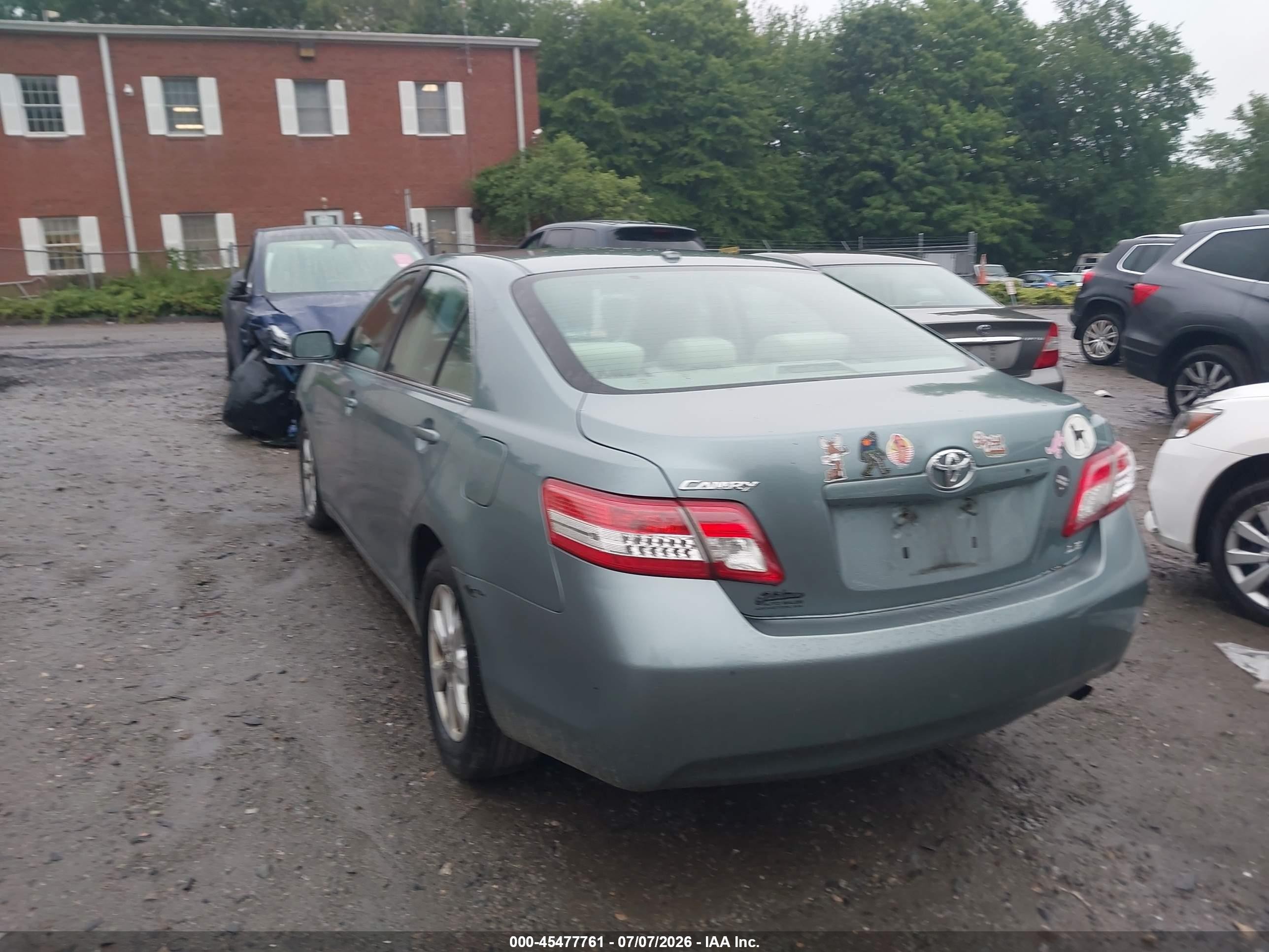 2011 Toyota Camry Le Green vin: 4T4BF3EK2BR105087