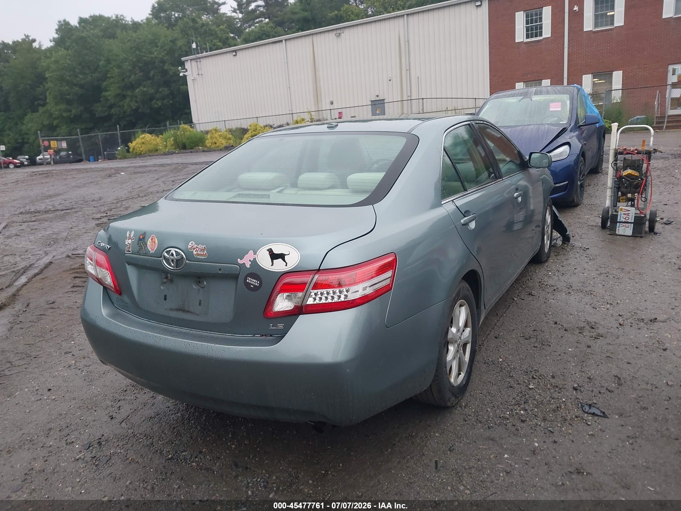 2011 Toyota Camry Le Green vin: 4T4BF3EK2BR105087