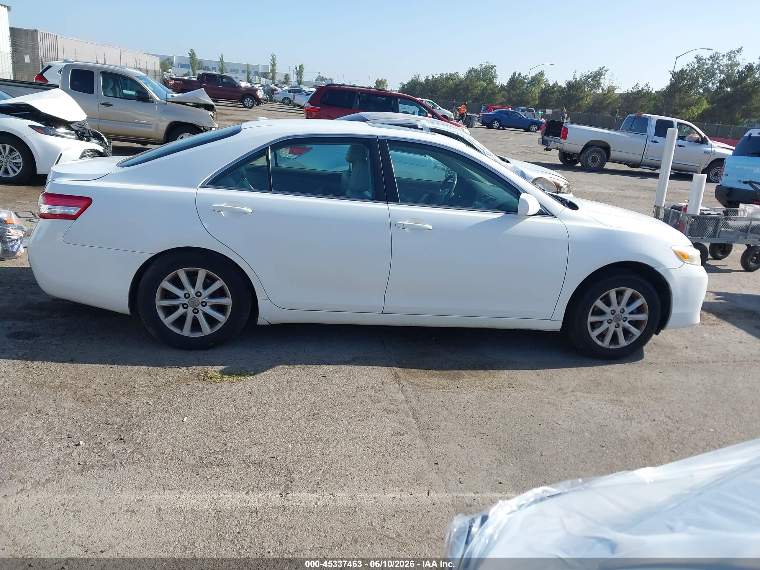 2011 Toyota Camry Xle White vin: 4T4BF3EK2BR108880