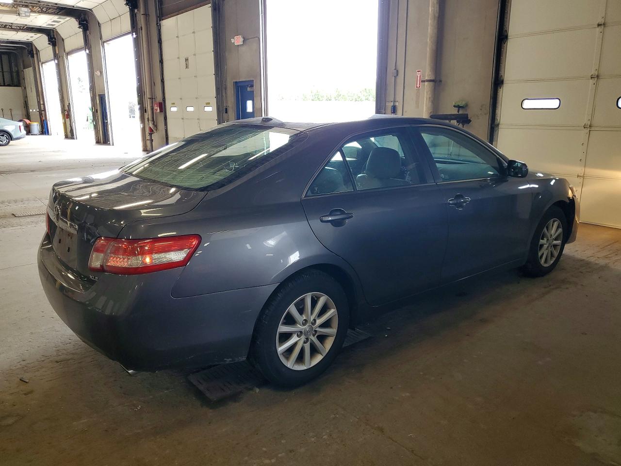 2011 Toyota Camry Xle Gray vin: 4T4BF3EK2BR121774