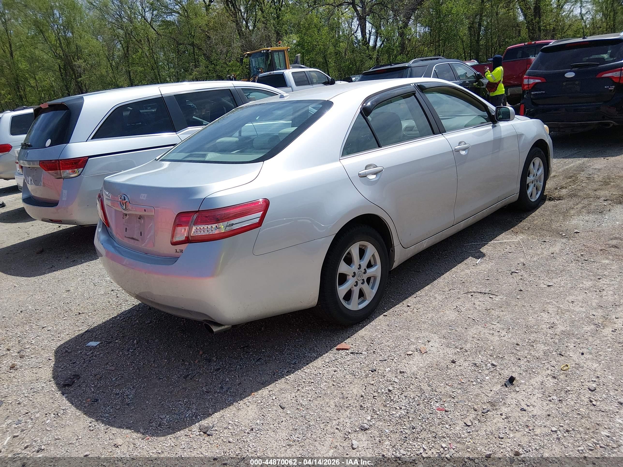 2011 Toyota Camry Le Серебряный vin: 4T4BF3EK2BR126148