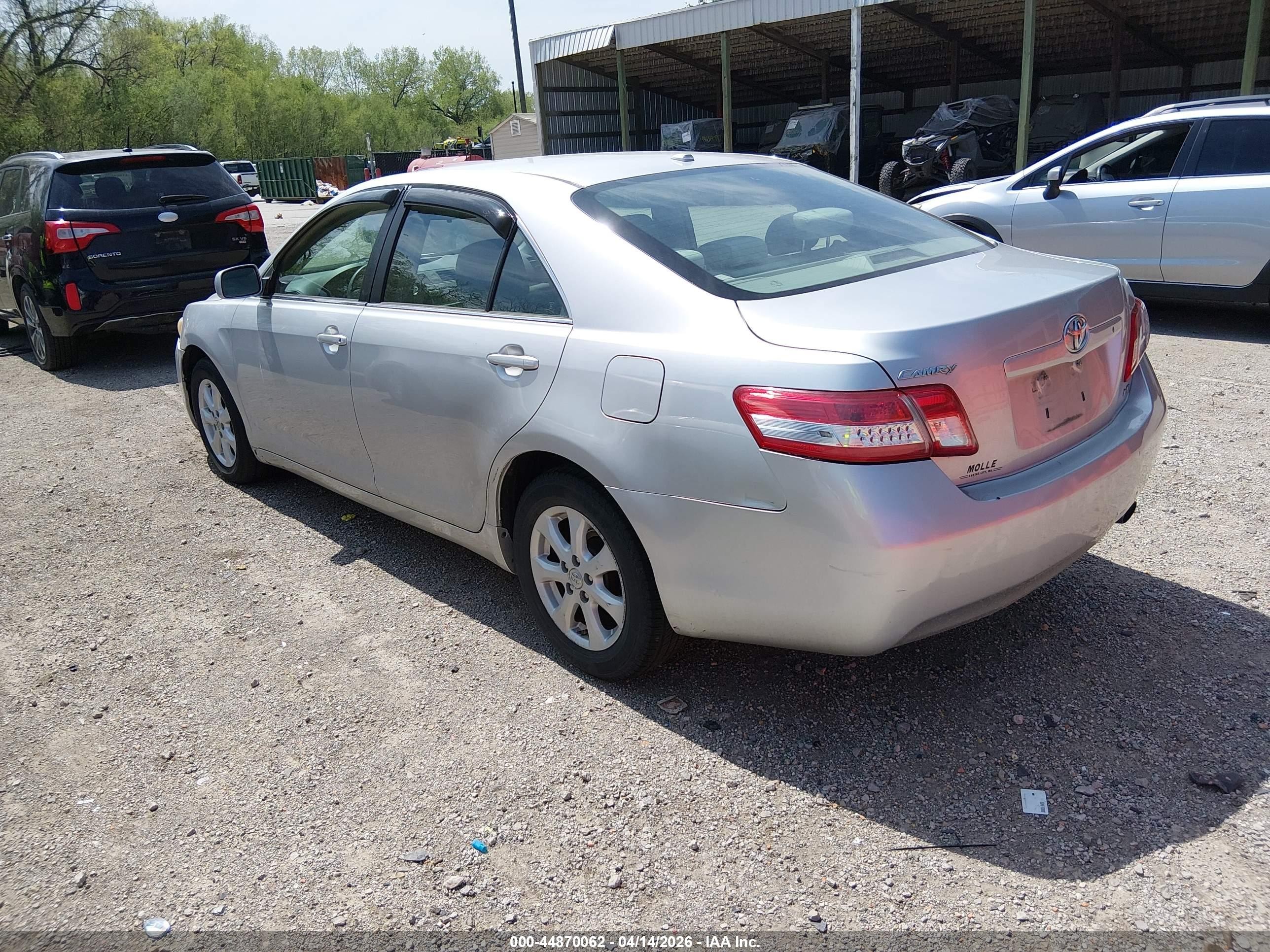 2011 Toyota Camry Le Серебряный vin: 4T4BF3EK2BR126148