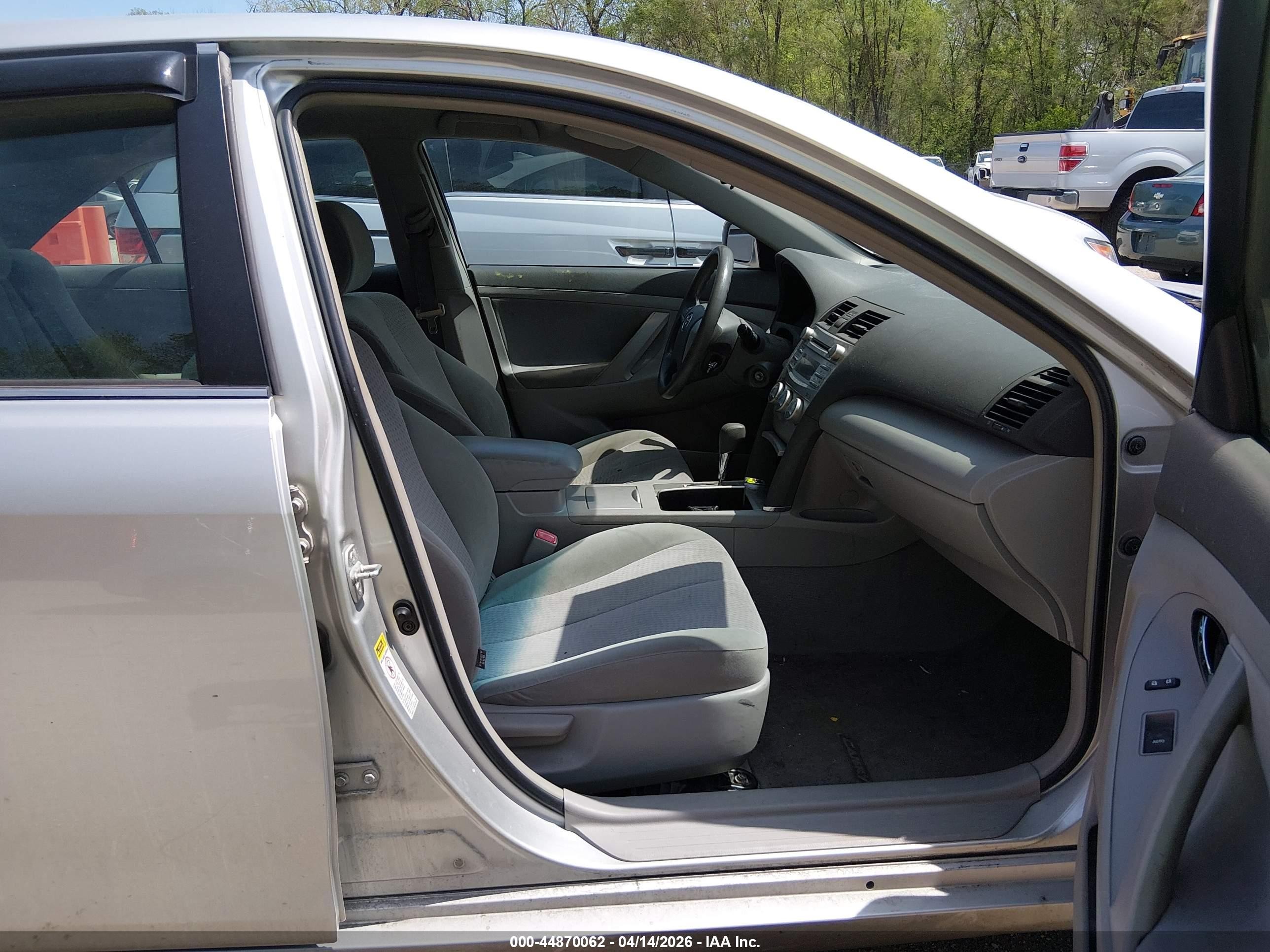 2011 Toyota Camry Le Серебряный vin: 4T4BF3EK2BR126148