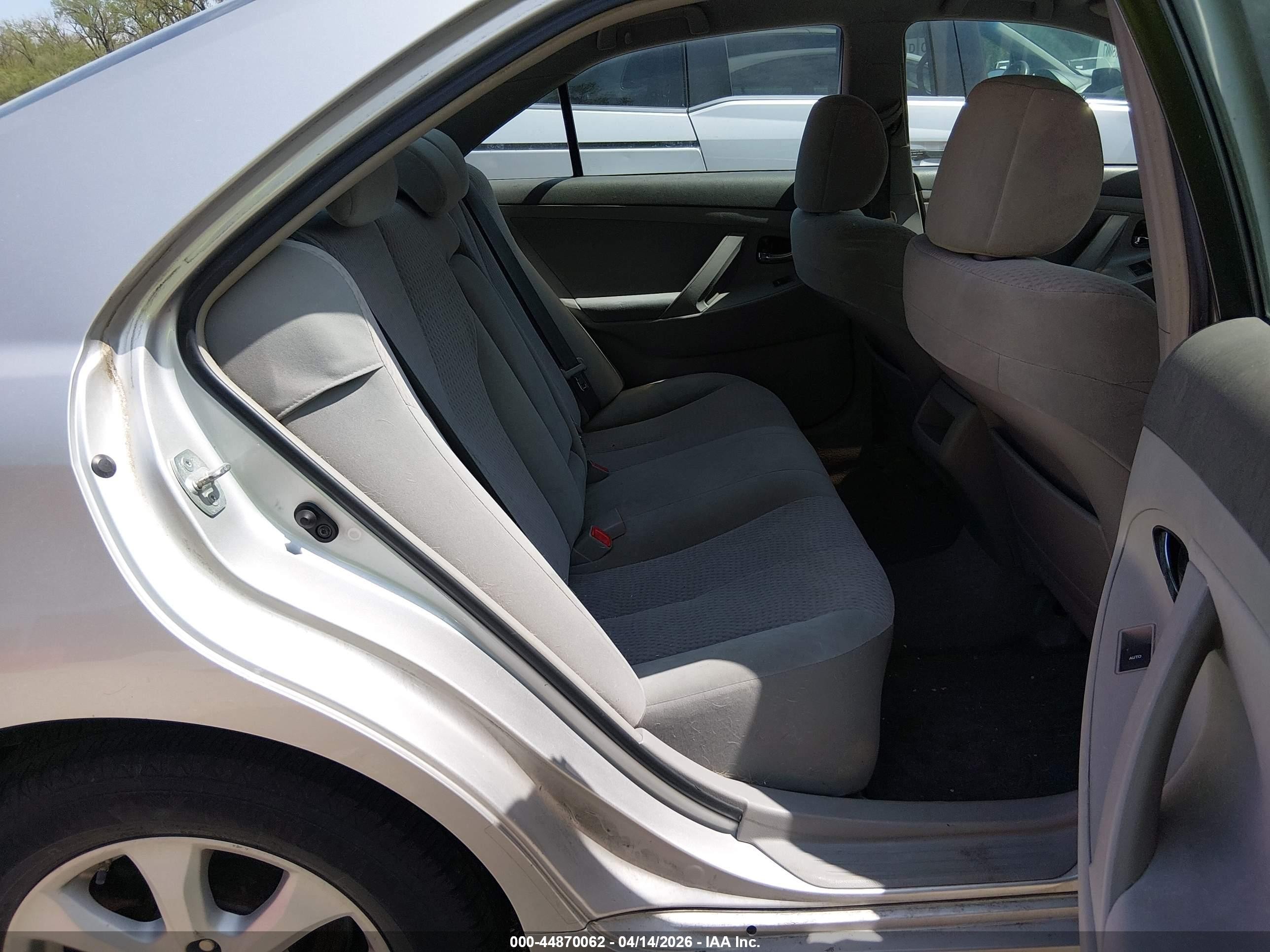 2011 Toyota Camry Le Серебряный vin: 4T4BF3EK2BR126148