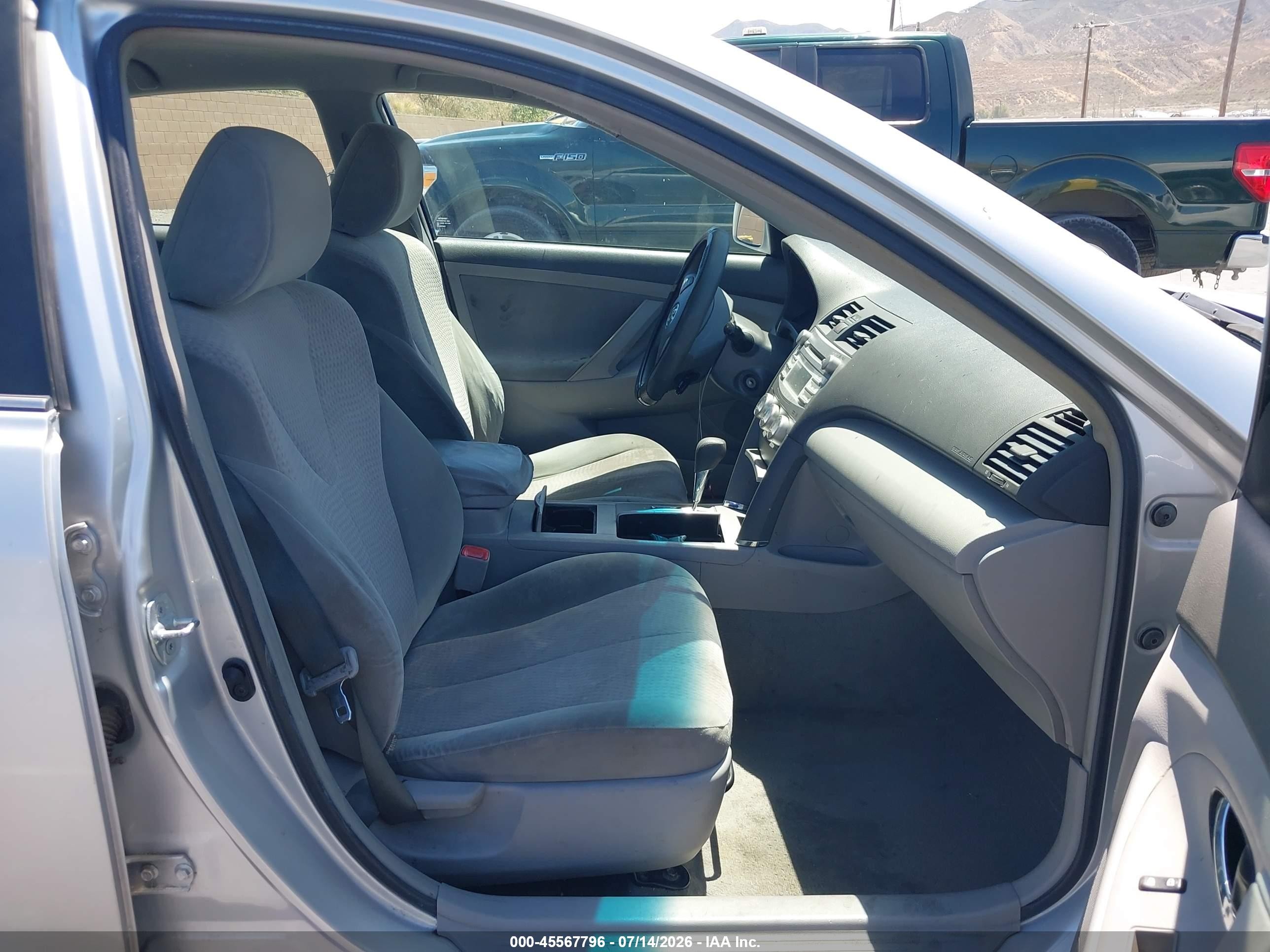 2011 Toyota Camry Le Silver vin: 4T4BF3EK2BR128076
