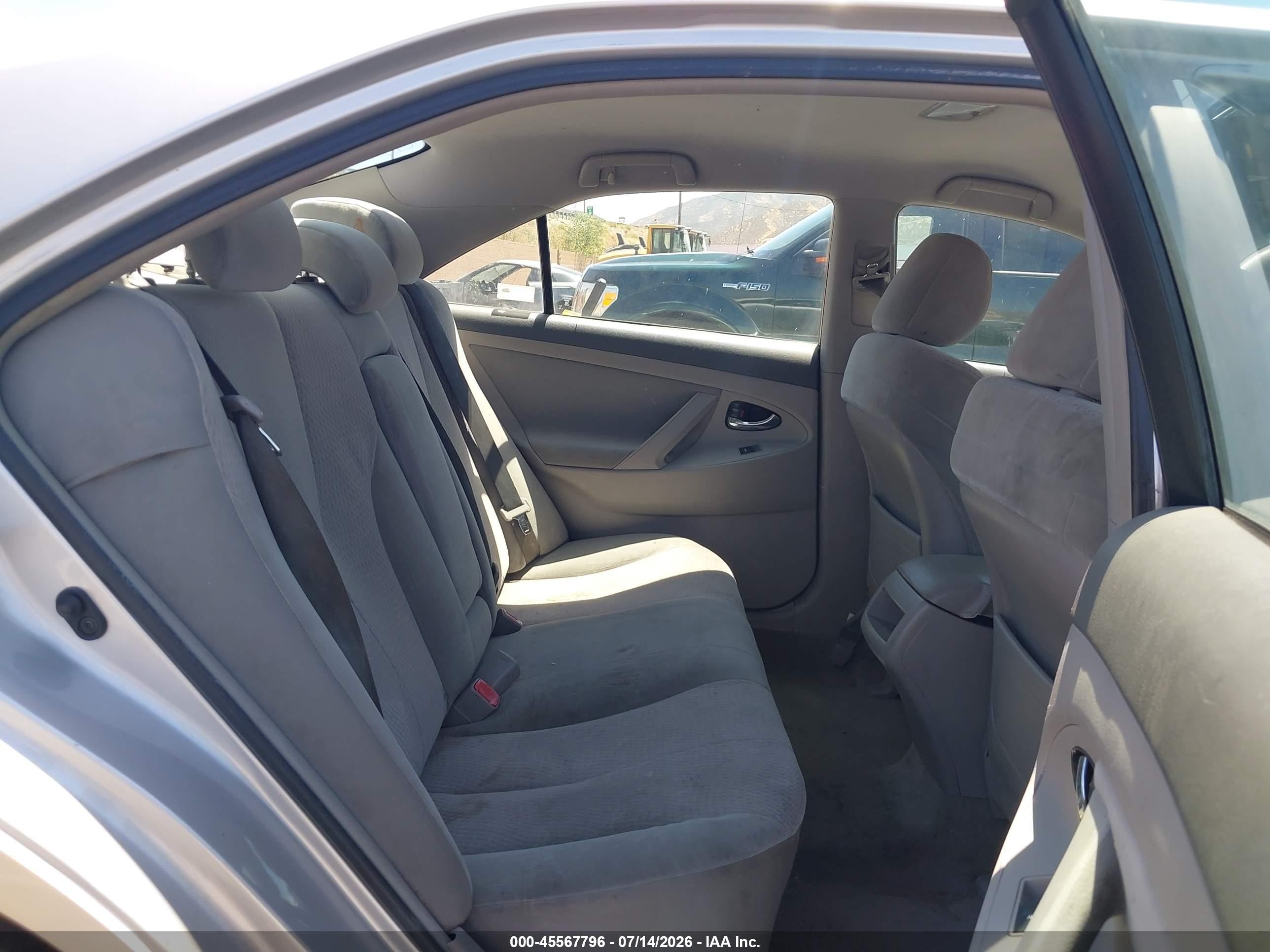 2011 Toyota Camry Le Silver vin: 4T4BF3EK2BR128076
