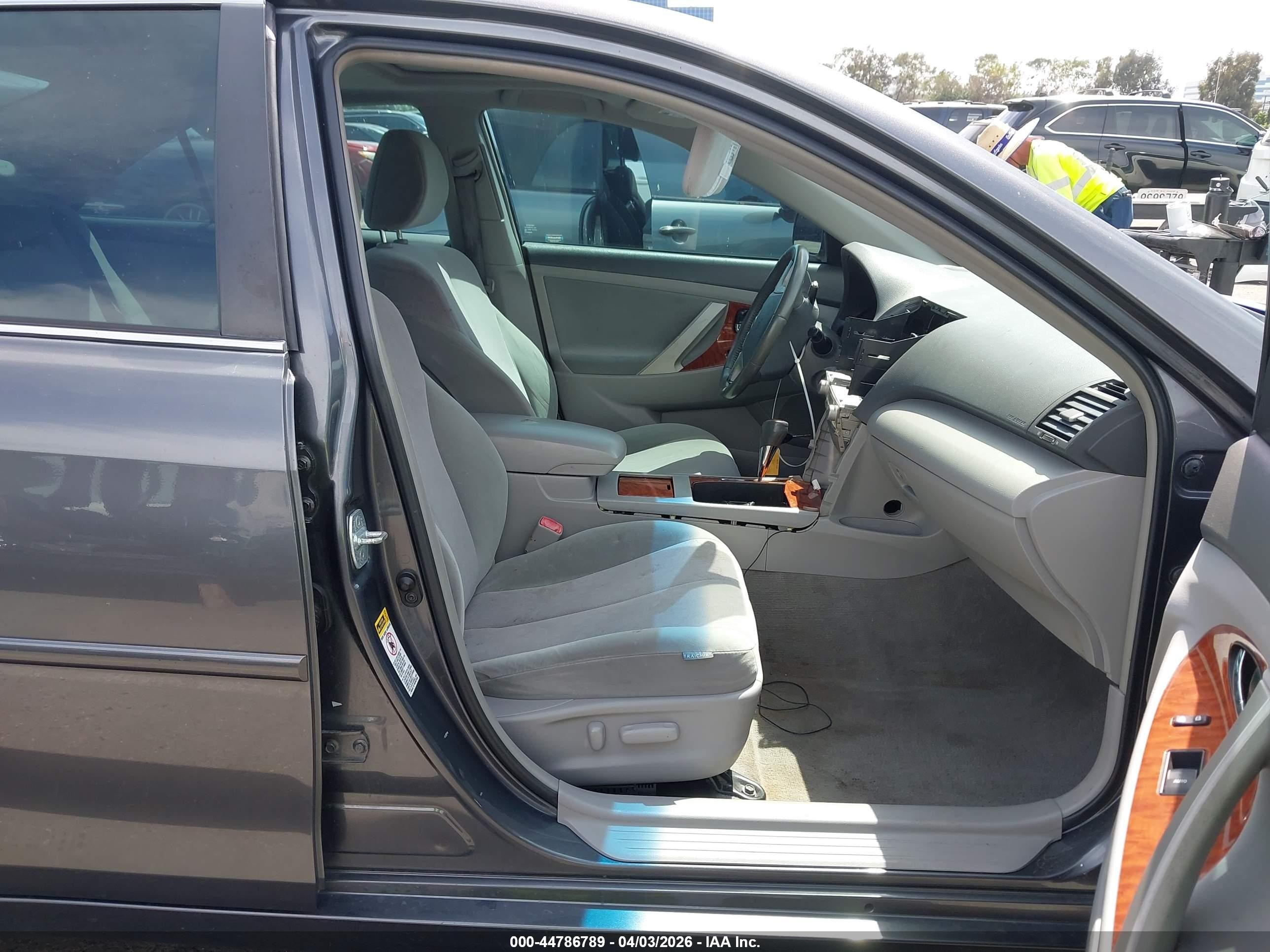2011 Toyota Camry Xle Gray vin: 4T4BF3EK2BR133049