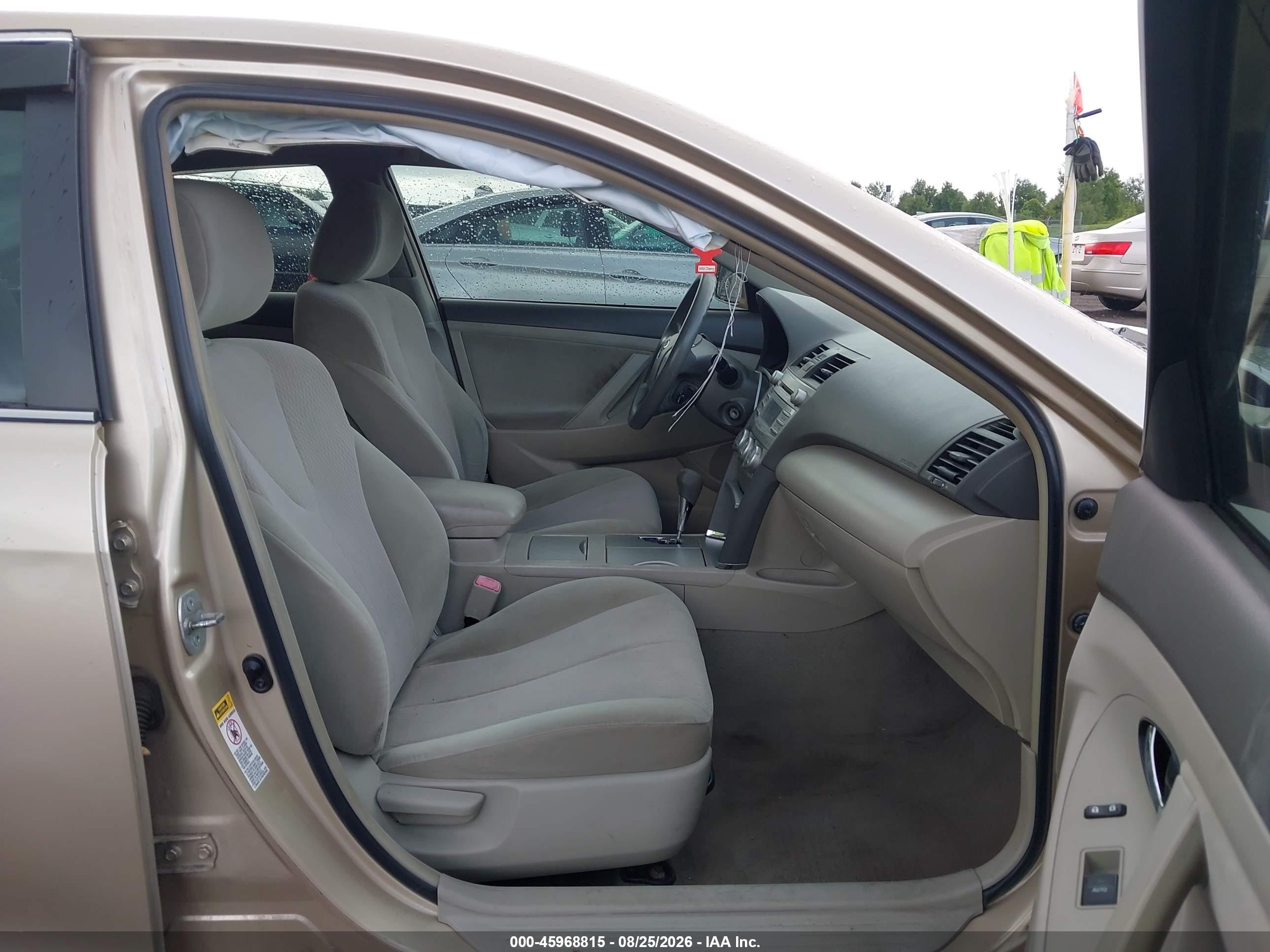 2011 Toyota Camry Le Tan vin: 4T4BF3EK2BR133536