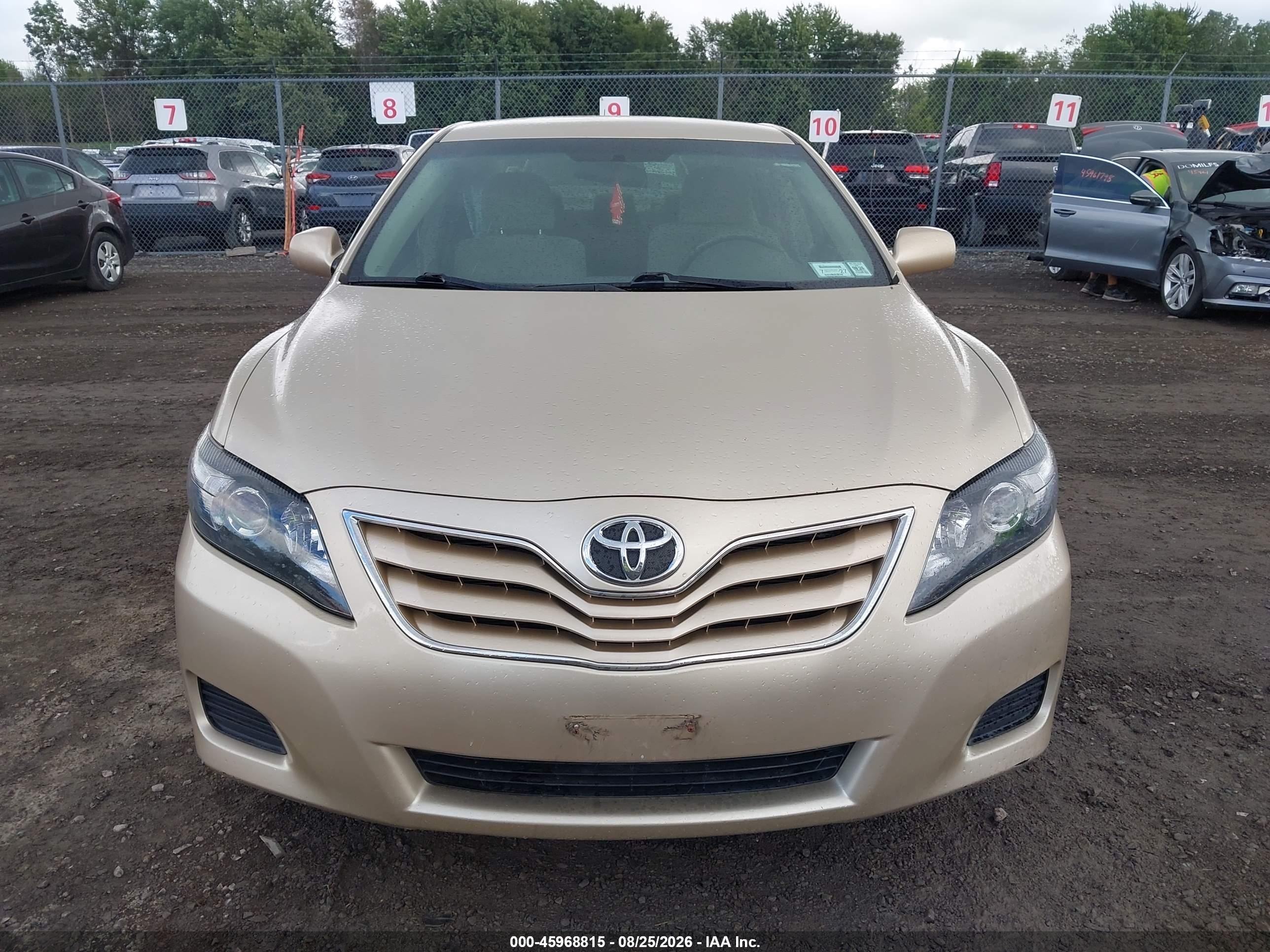 2011 Toyota Camry Le Tan vin: 4T4BF3EK2BR133536