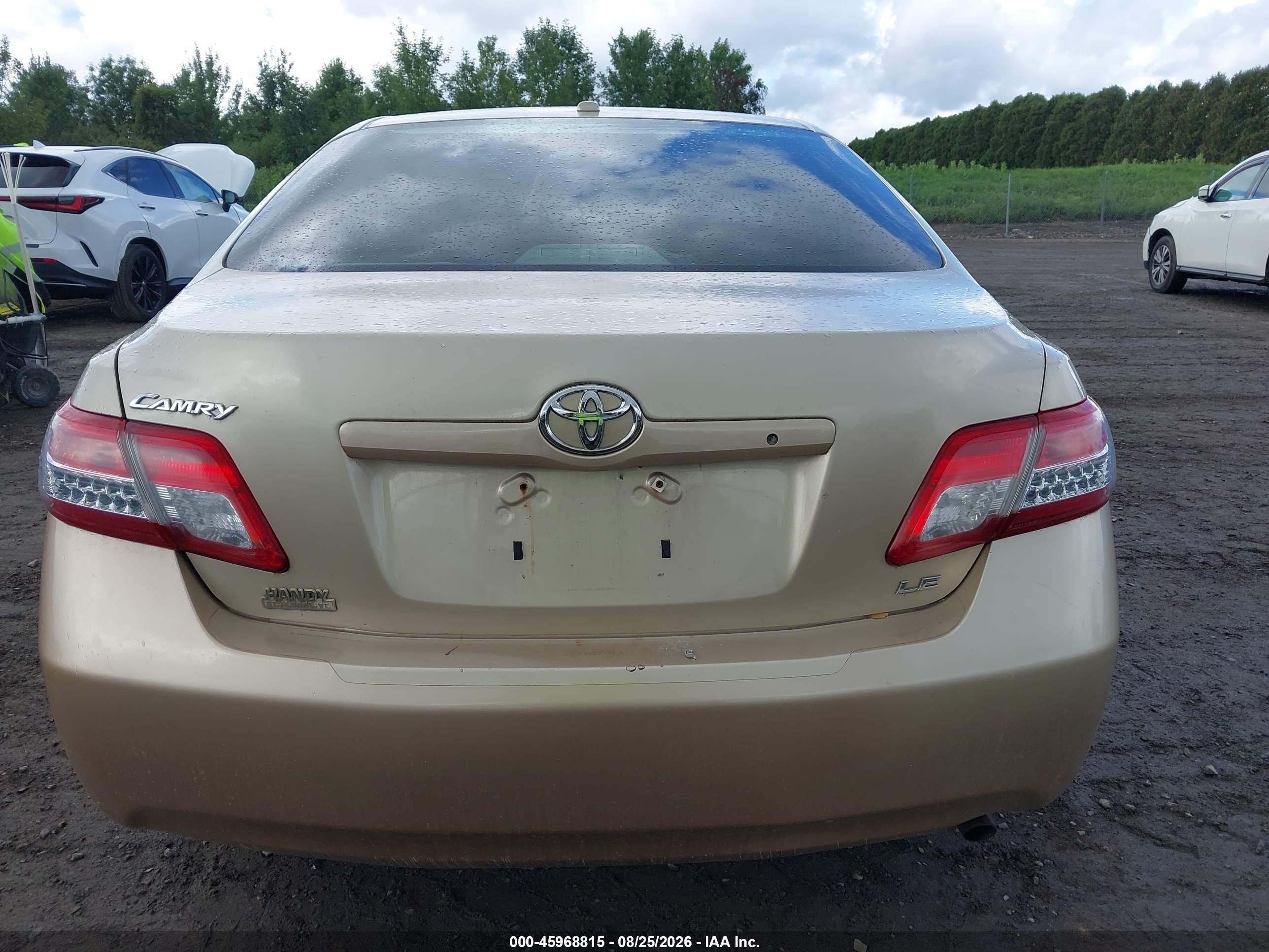2011 Toyota Camry Le Tan vin: 4T4BF3EK2BR133536